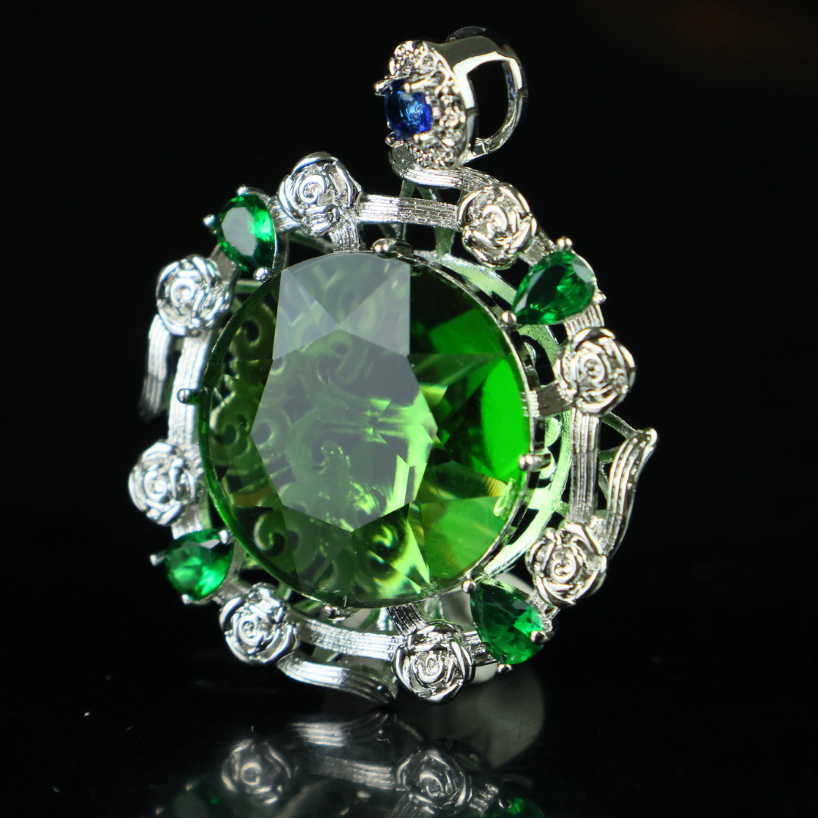An Exquisite Pendant - 4