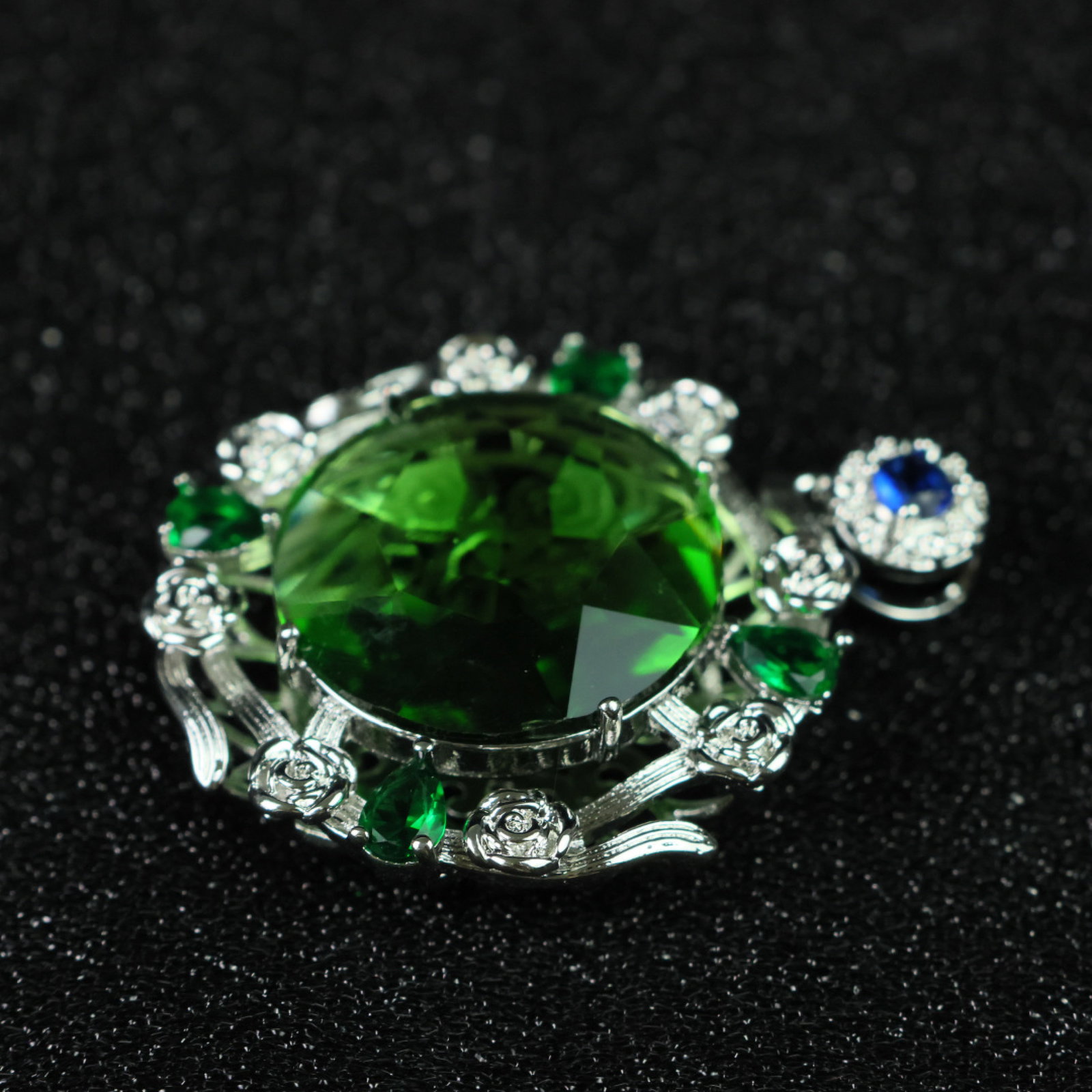 An Exquisite Pendant - 6