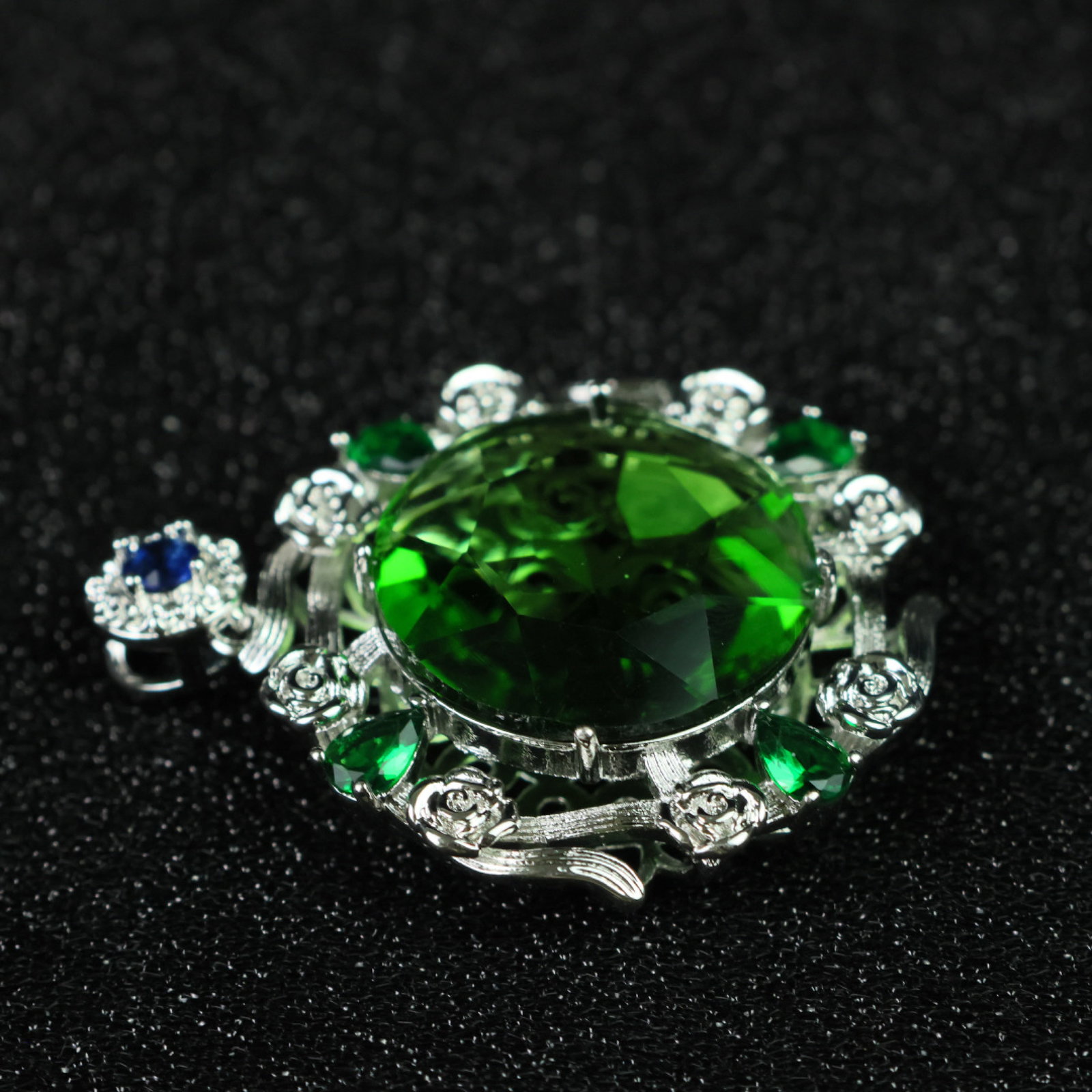 An Exquisite Pendant - 7