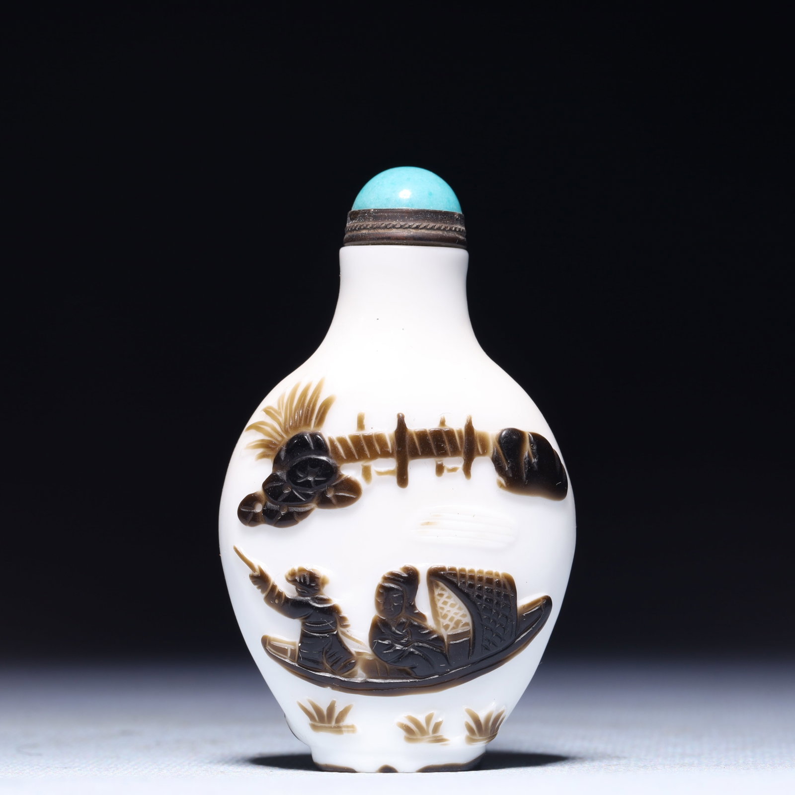 An Exquisite Glass Figure Pattern Snuff Bottle: An Exquisite Glass Figure Pattern Snuff Bottle,Qing Dynasty,China,Size:1.6inx0.8inx2.8in,Weight:53.3g 琉璃人物纹鼻烟壶,中国清代