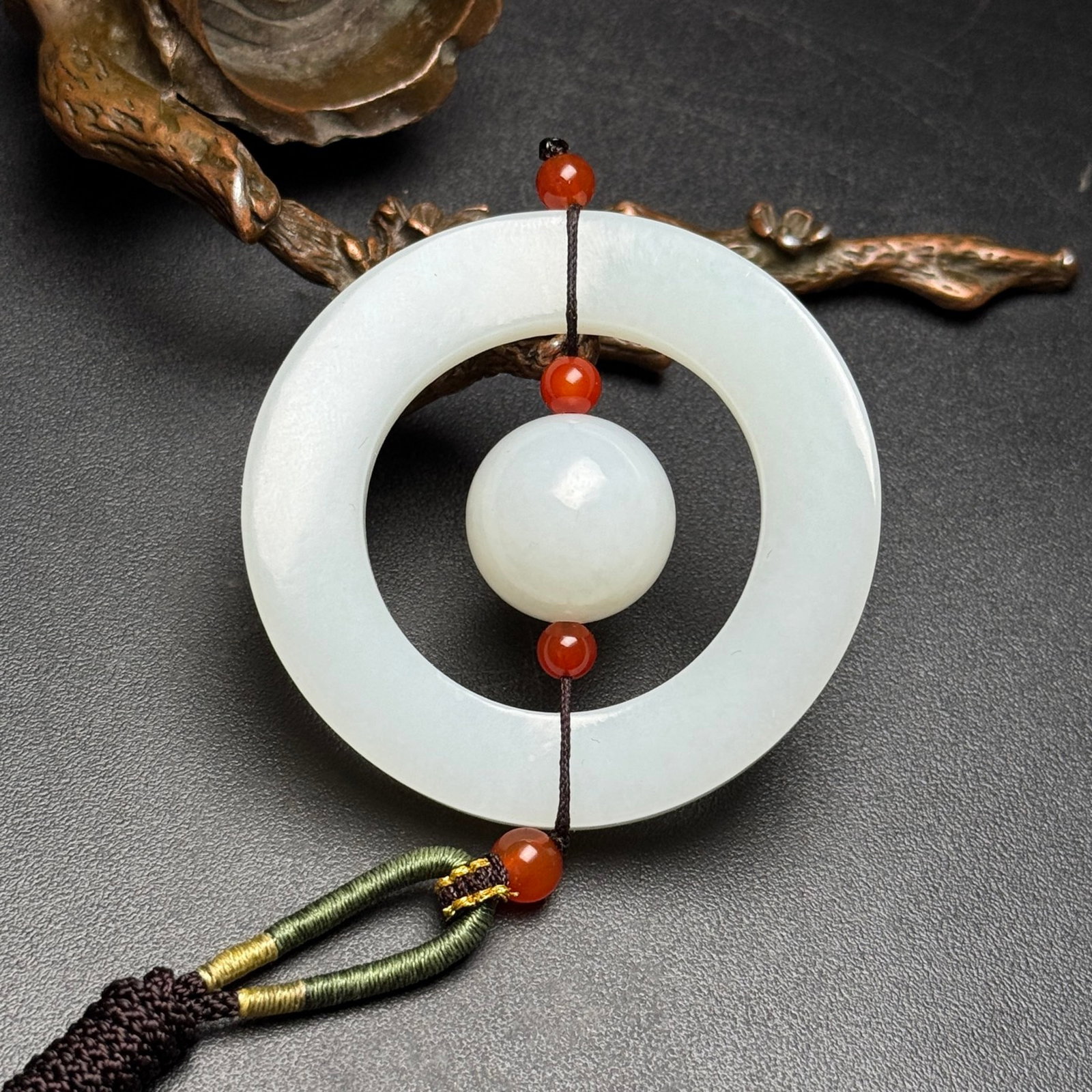 An Exquisite White Jade Ring - 2