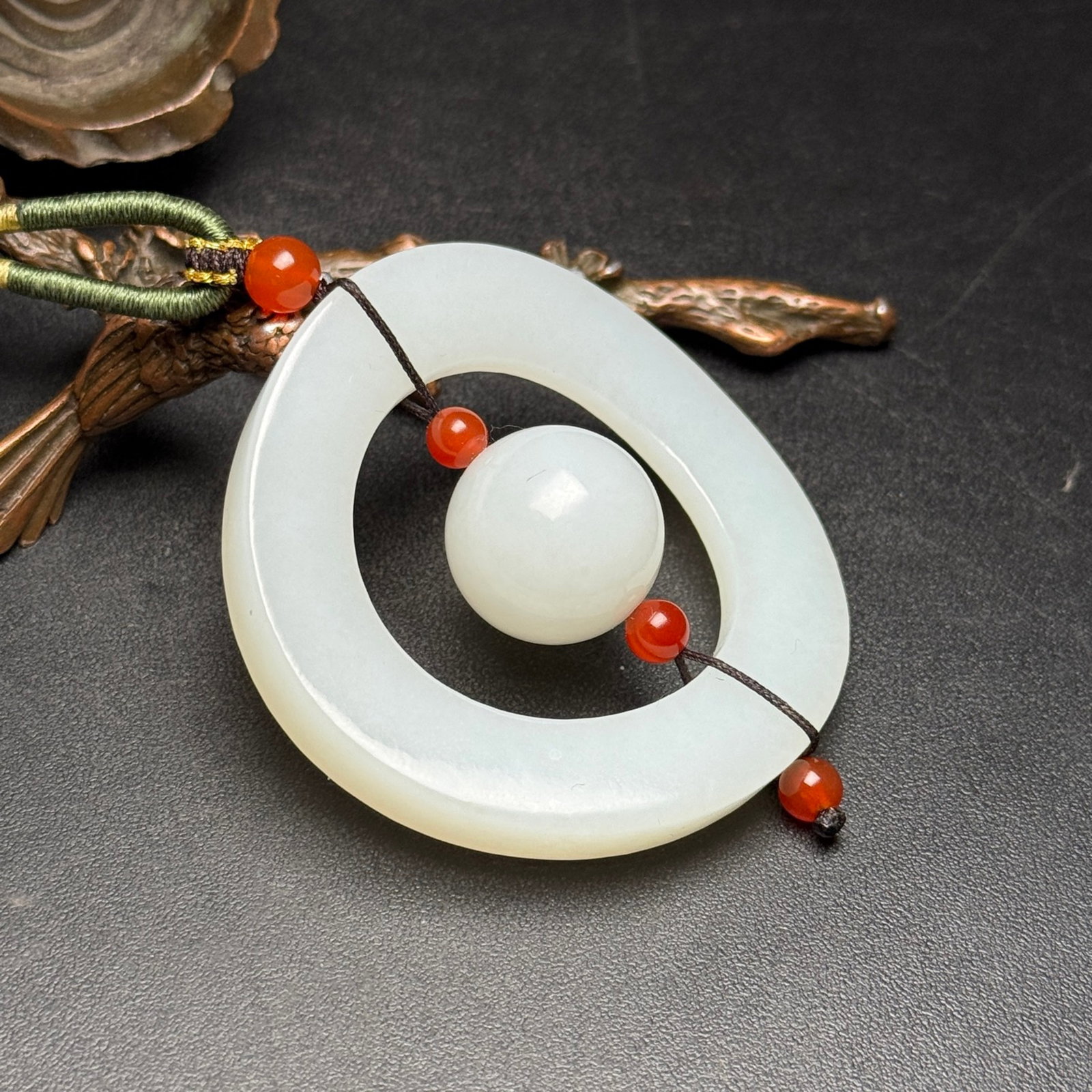 An Exquisite White Jade Ring - 3