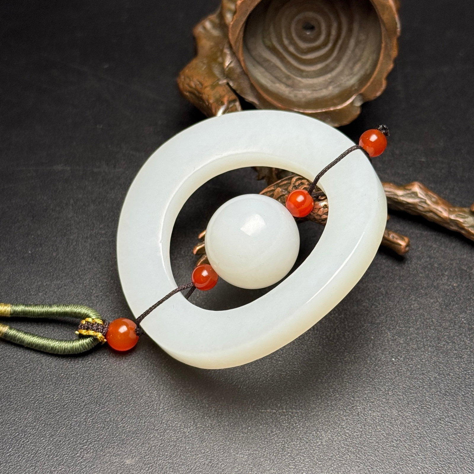 An Exquisite White Jade Ring - 4