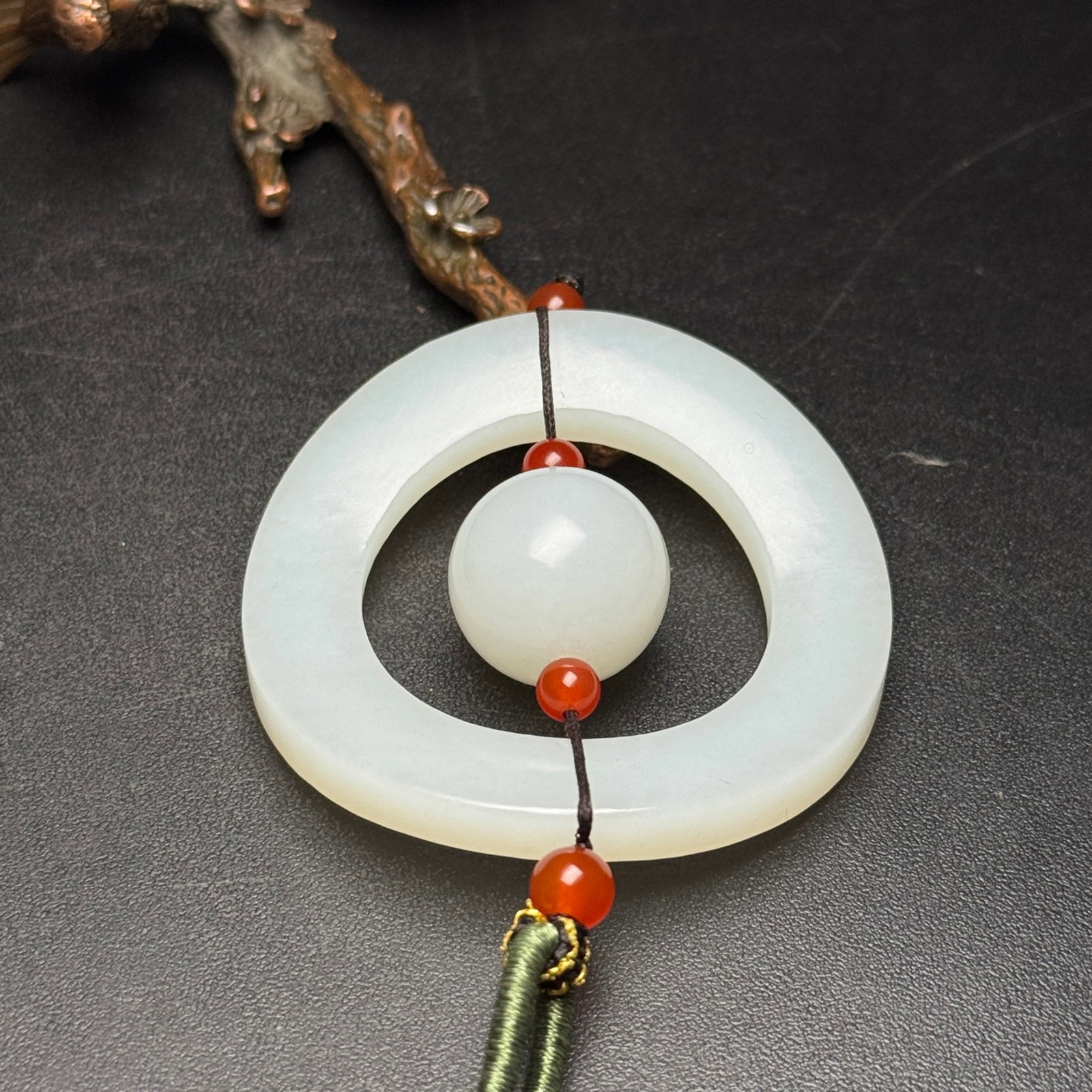 An Exquisite White Jade Ring - 5