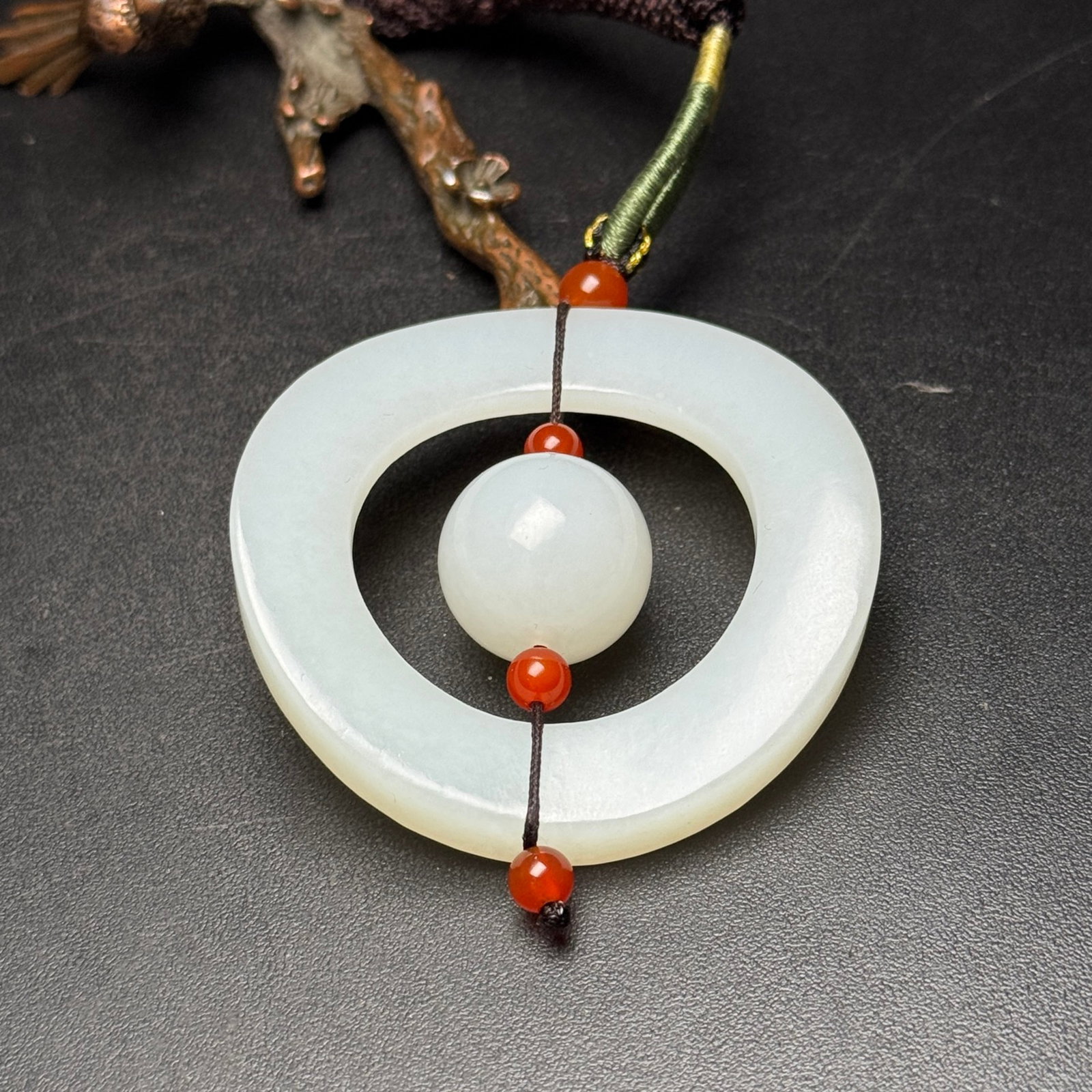 An Exquisite White Jade Ring - 6
