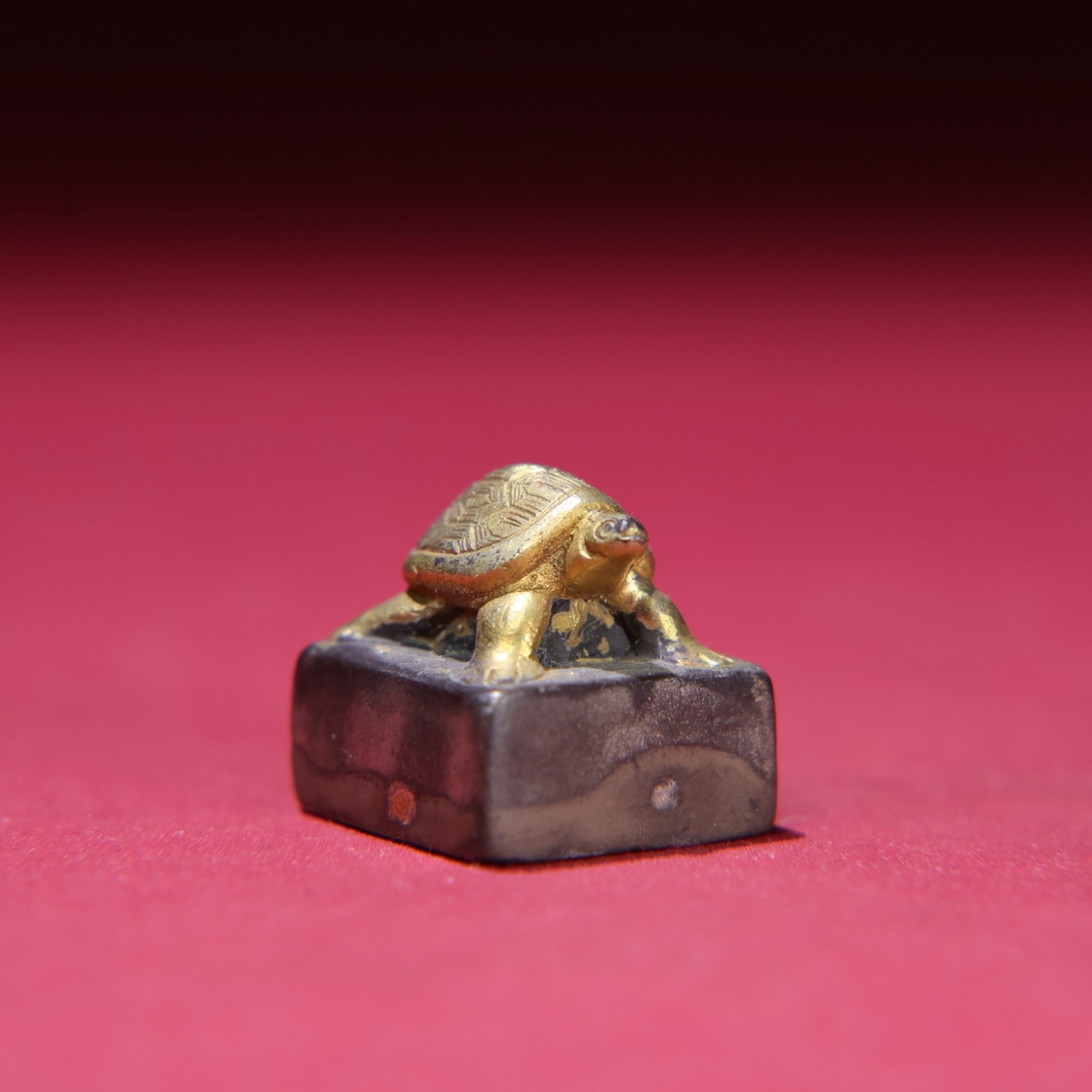 An Exquisite Gilt Silver Turtle Seal - 2