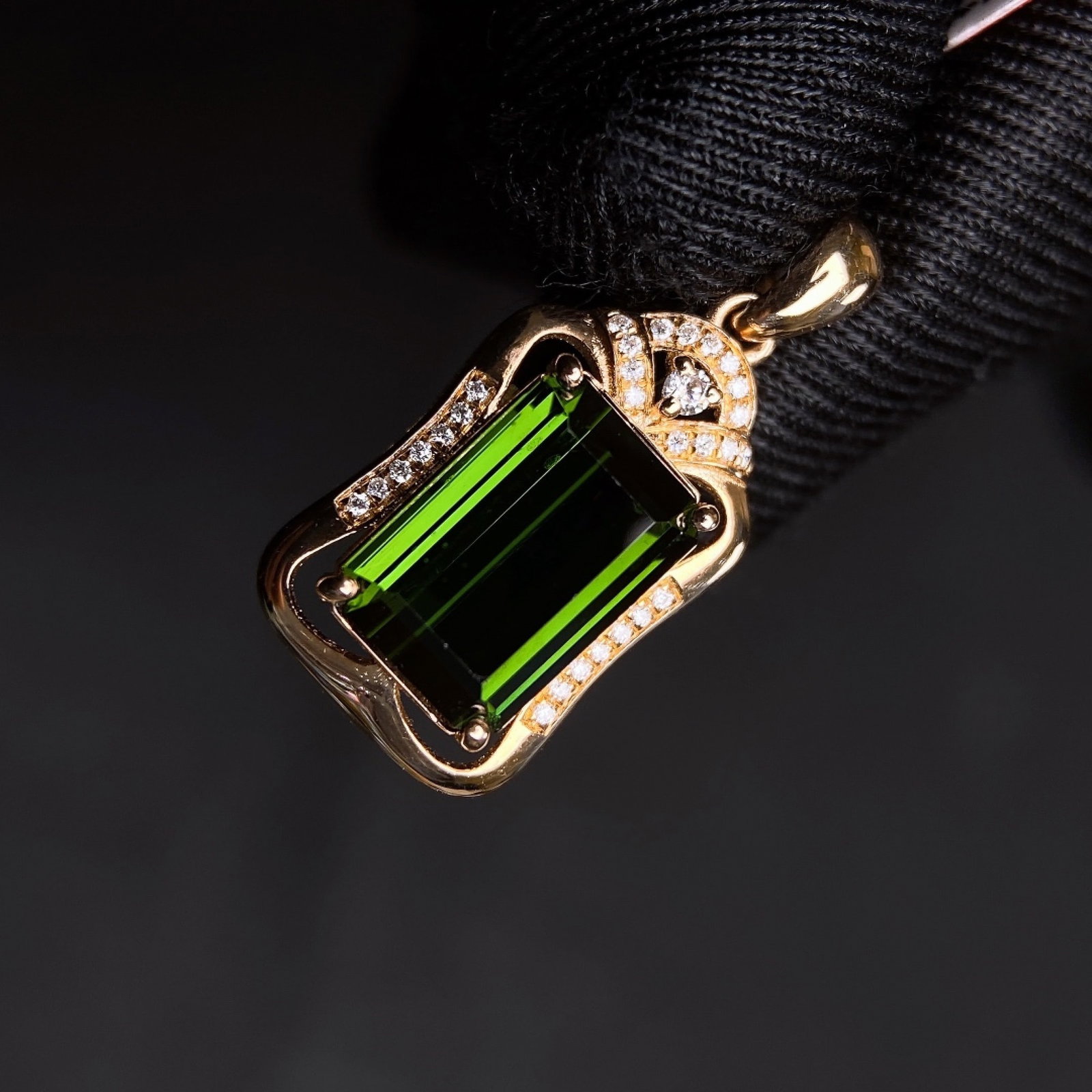 4.06Ctw Natural Tourmaline Necklace: 4.06Ctw Natural Tourmaline Necklace,Size:0.4inx0.3in 4.06Ctw天然碧玺项链