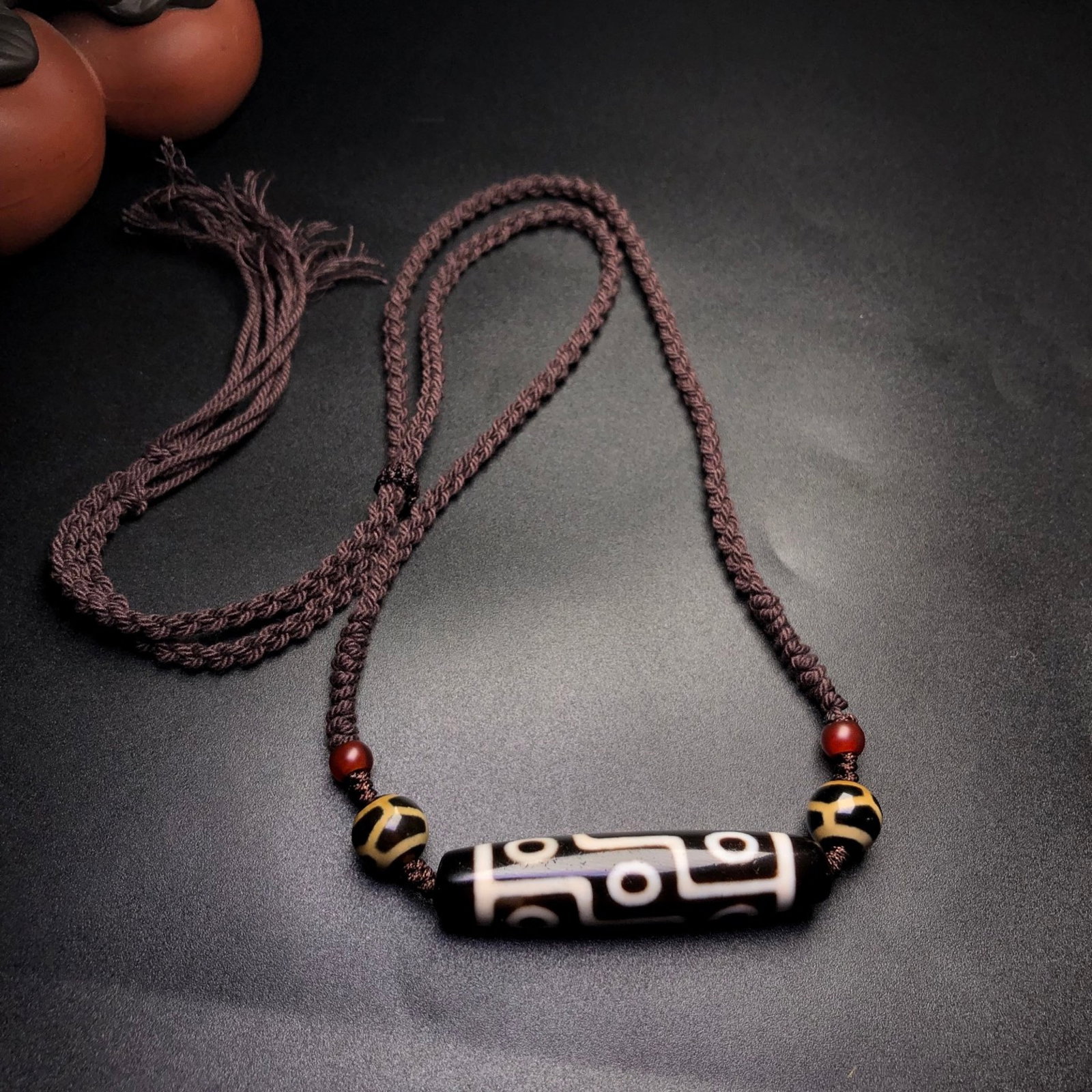 A Precious Dzi Bead Necklace: A Precious Dzi Bead Necklace,Size:2.1inx0.5in 天珠项链