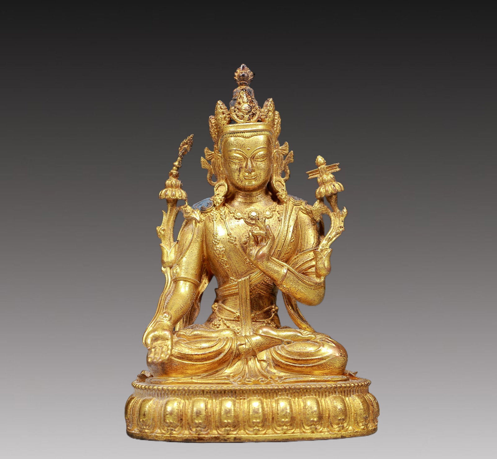 A Solemn Gilt Bronze Statue of Tara: A Solemn Gilt Bronze Statue of Tara,Ming Dynasty, China,Size:2.8inx2inx3.9in,Weight:285g 铜鎏金度母像，明代