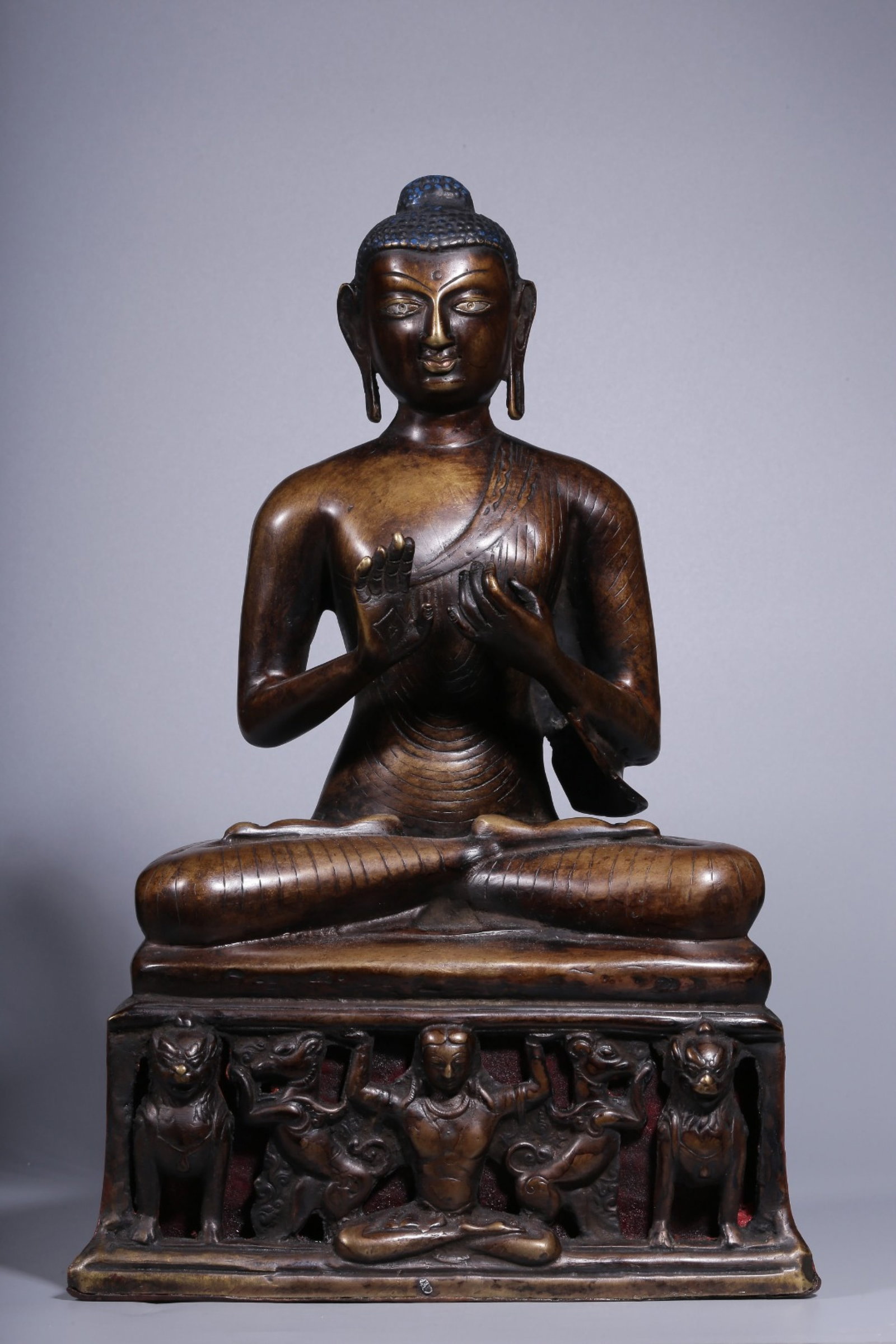 A Rare Alloy Copper Inlaid Silver Statue of Sakyamuni: A Rare Alloy Copper Inlaid Silver Statue of Sakyamuni,Qing Dynasty, China,Size:14.8inx9.6inx5.5in,Weight:4292g 合金铜错银如来像,中国清