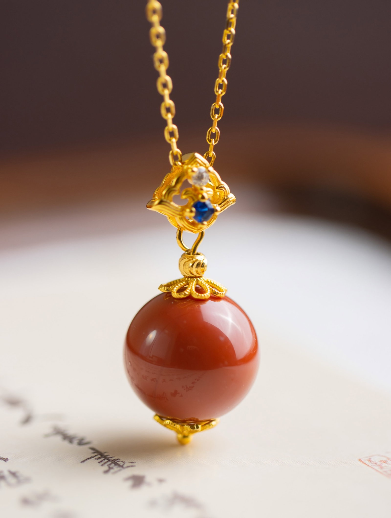 An Exquisite Sterling Silver-Gold Plated Inlaid Agate Pendant: An Exquisite Sterling Silver-Gold Plated Inlaid Agate Pendant 纯银镀金镶玛瑙吊坠