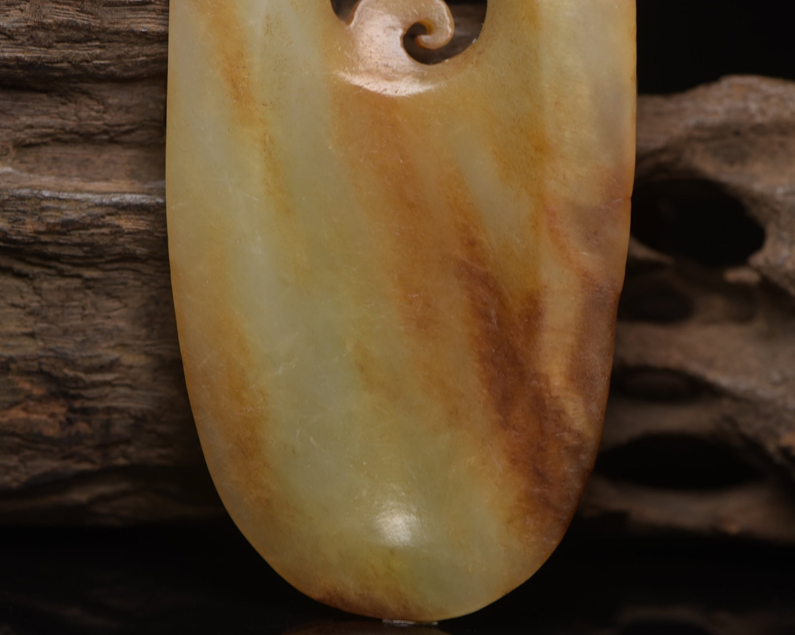 An Exquisite White Jade Chi-Dragon Pattern Pendant - 9
