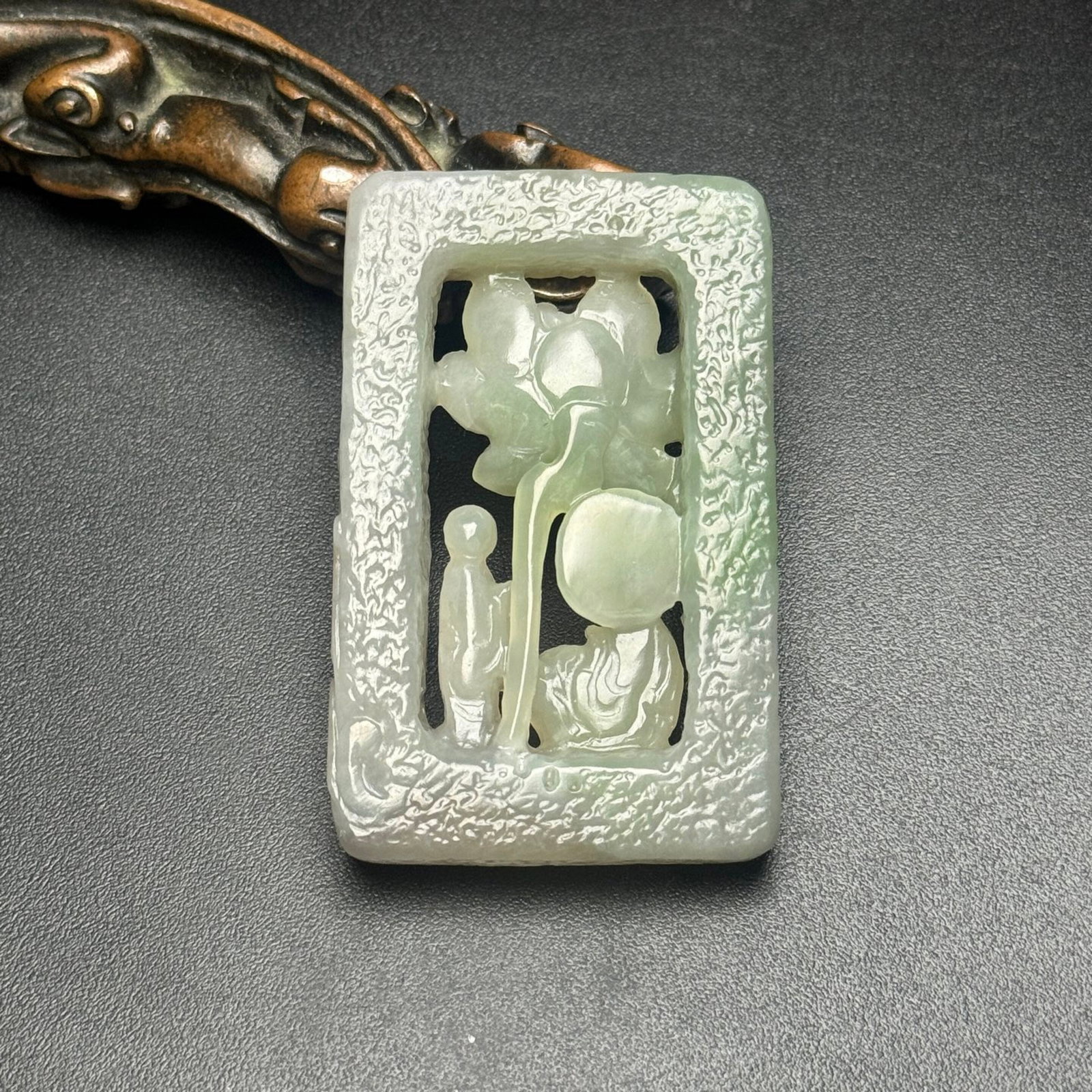 An Exquisite White Jade Figure Pattern Pendant - 2