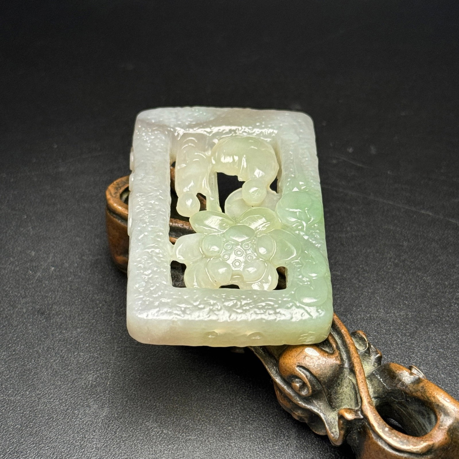 An Exquisite White Jade Figure Pattern Pendant - 5