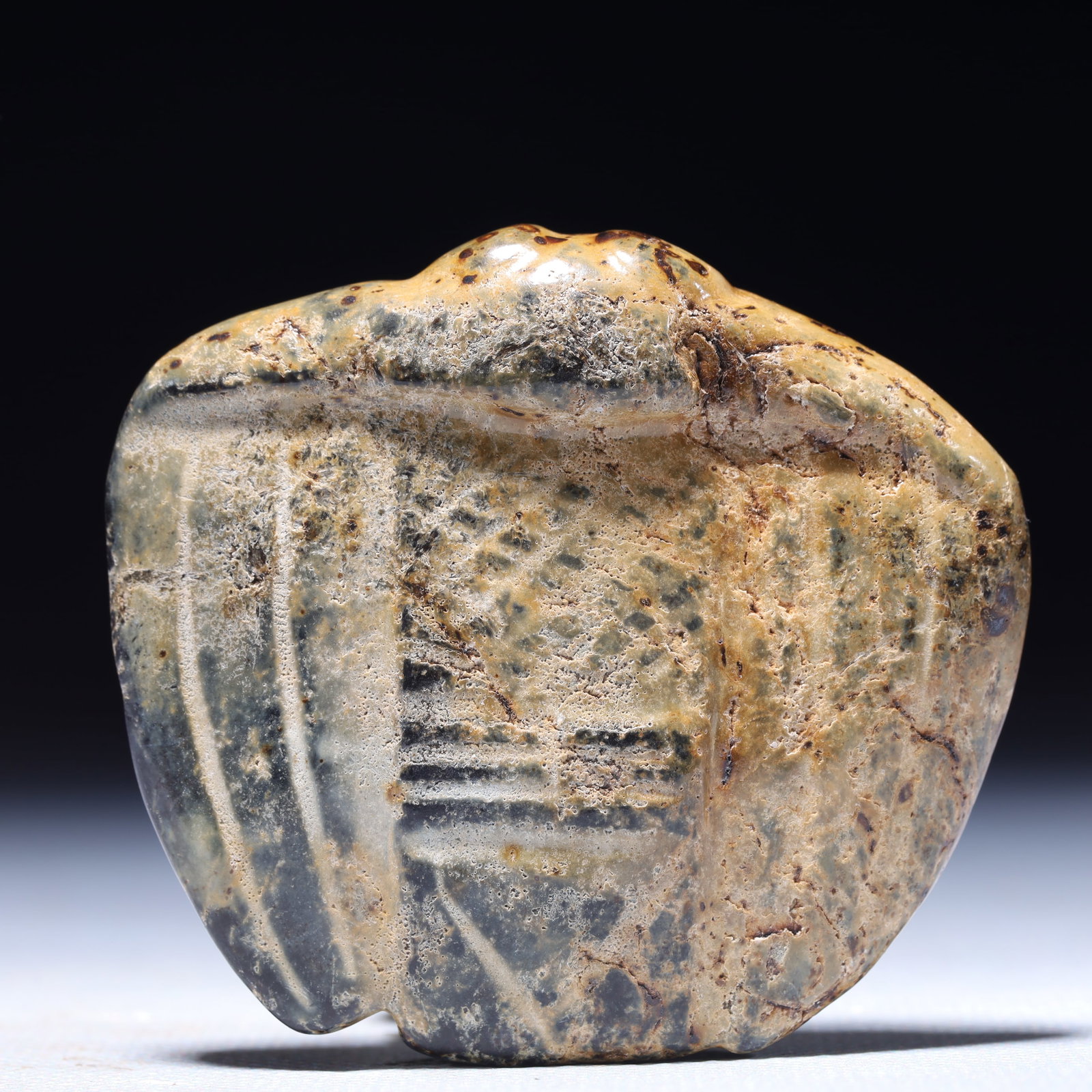 An Archaic Hongshan Culture Greenish Jade Bird Ornament: An Archaic Hongshan Culture Greenish Jade Bird Ornament,Ancient Time,China,Size:2.4inx0.6inx2.2in,Weight:84g