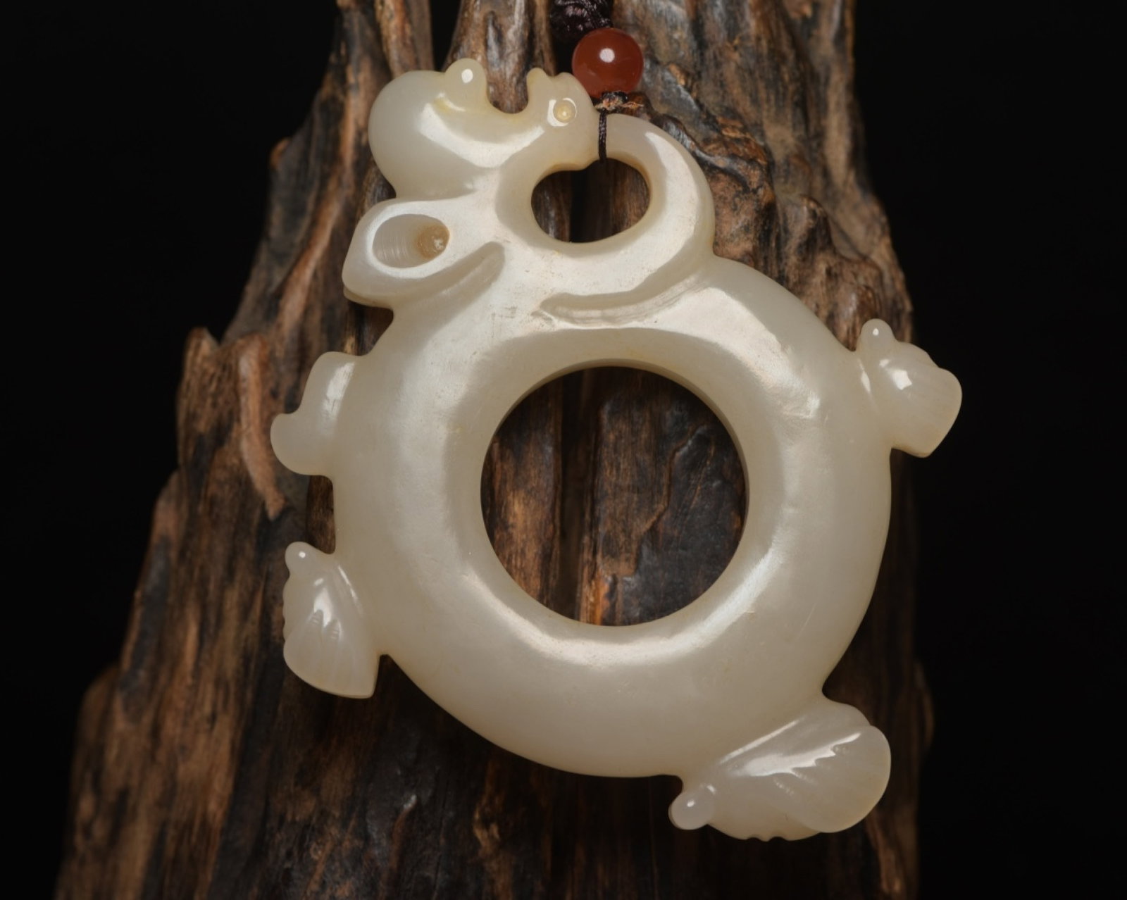 An Exquisite White Jade Pig and Dragon Pendant: An Exquisite White Jade Pig and Dragon Pendant,Qing Dynasty,China,Size:3.9inx3.3inx0.5in,Weight:113g 白玉猪龙挂件,中国清代