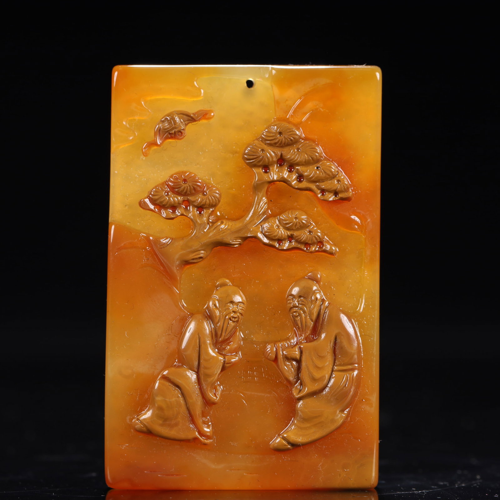 An Exquisite Agate Figure Pattern Pendant: An Exquisite Agate Figure Pattern Pendant,Qing Dynasty, China,Size:1.7inx0.4inx2.6in,Weight:50g 玛瑙人物纹牌,中国清代