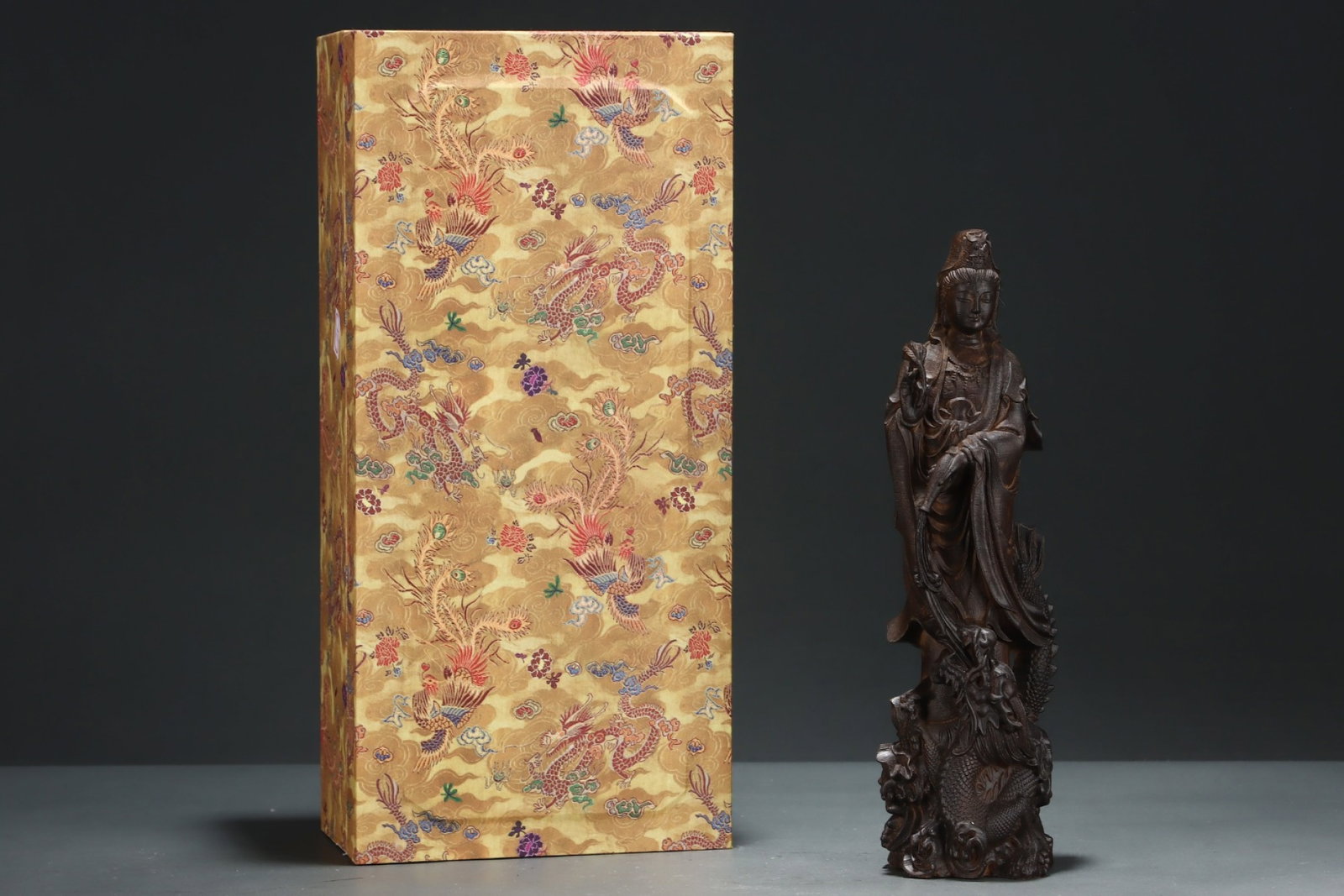 A Rare Eaglewood Statue of Avalokitesvara: A Rare Eaglewood Statue of Avalokitesvara,Qing Dynasty, China,Size:3.5inx3.1inx13in 沉香观音像,中国清代