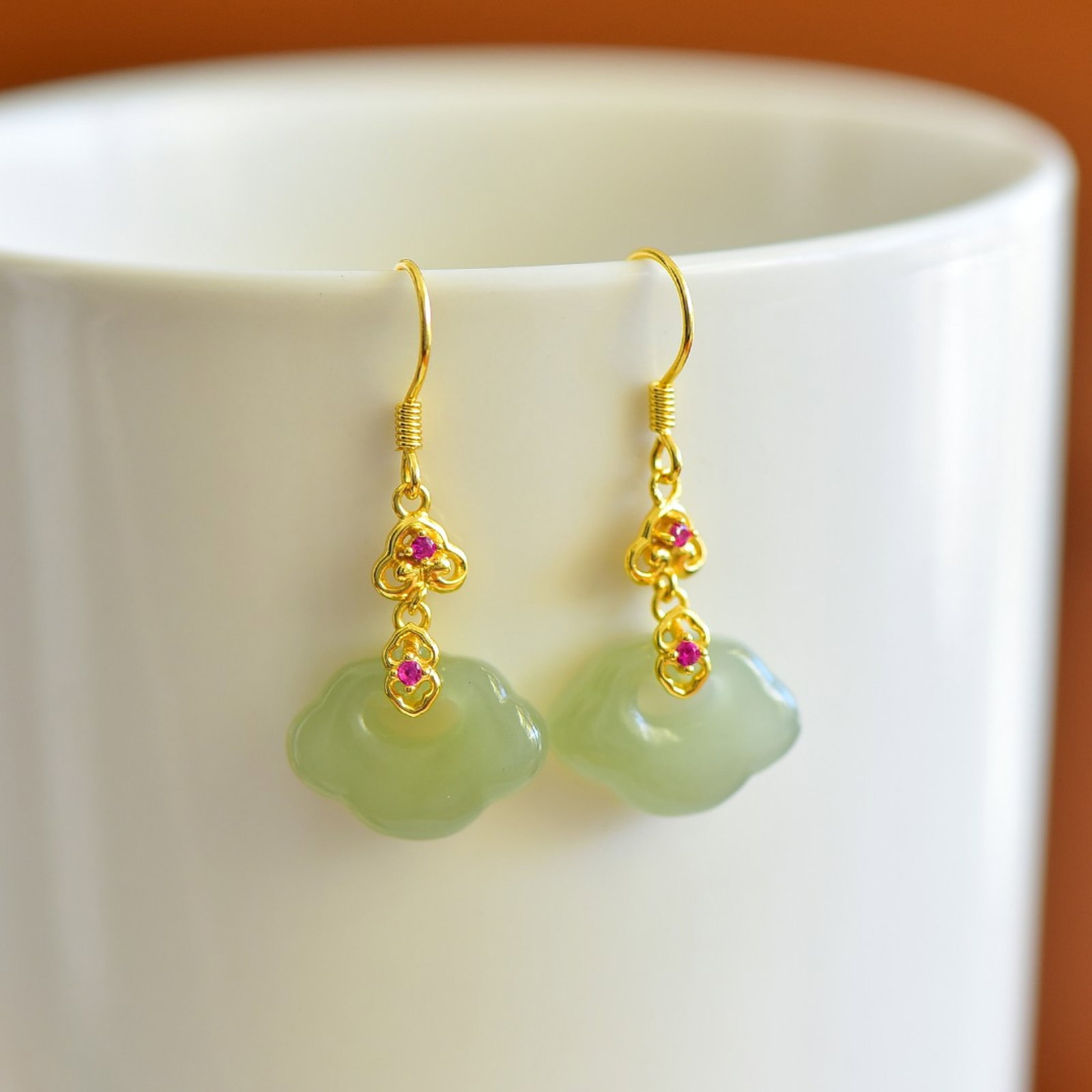 A Pair of Exquisite Sterling Silver-Gold Plated Inlaid White Jade Earrings: A Pair of Exquisite Sterling Silver-Gold Plated Inlaid White Jade Earrings,Size:0.5inx0.6in 一对纯银镀金镶白玉耳环