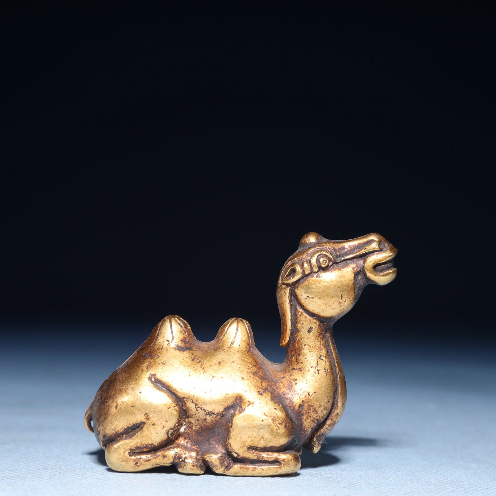 An Exquisite Gilt Bronze Camel Ornament: An Exquisite Gilt Bronze Camel Ornament,Qing Dynasty,China,Size:2.2inx1inx2in,Weight:250g 铜鎏金骆驼摆件,中国清代