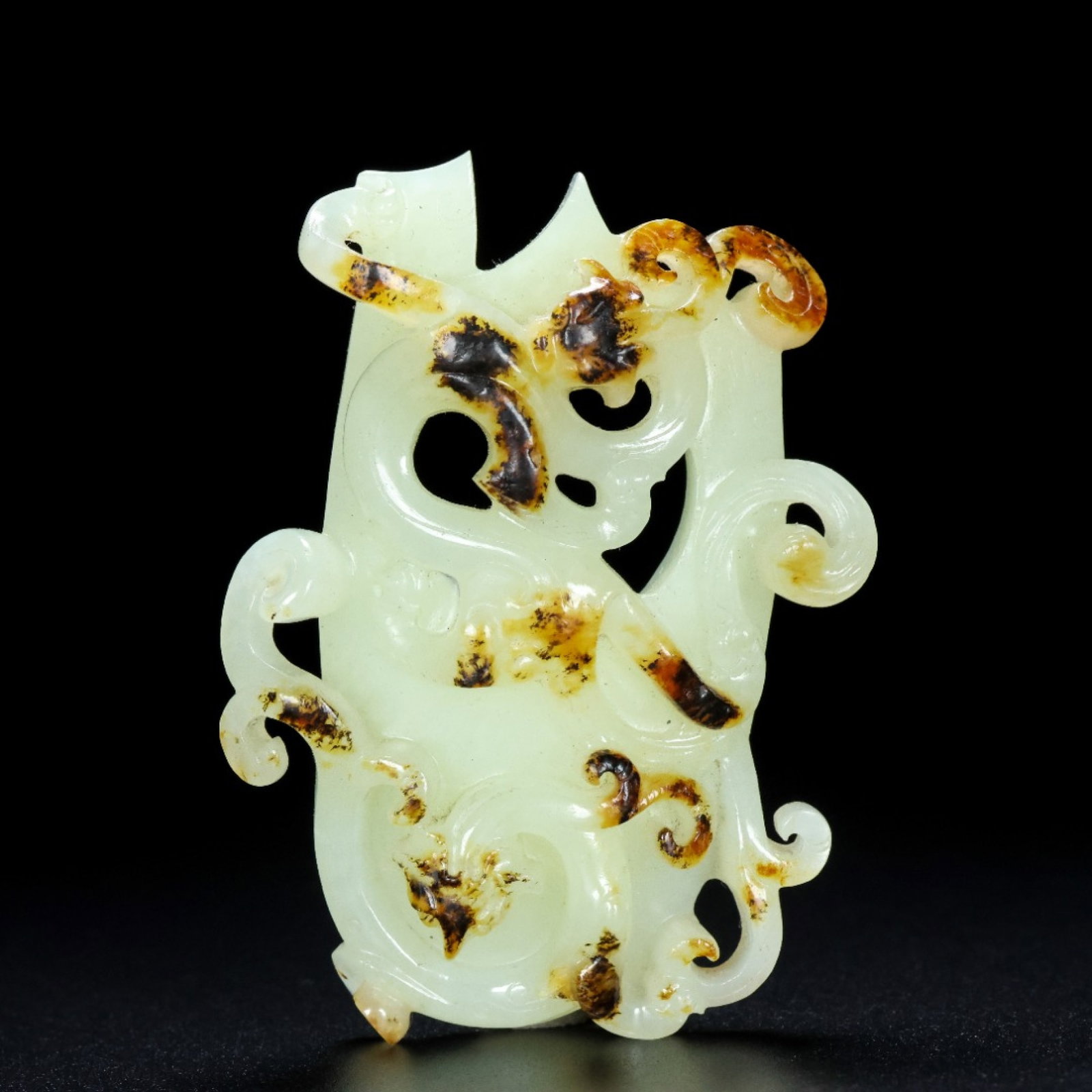 An Archaic Gaogu yu Pendant: An Archaic Gaogu yu Pendant,Ancient Time, China, Size:2inx0.8inx2.8in, Weight:52g 高古玉挂件,中国远古时期,