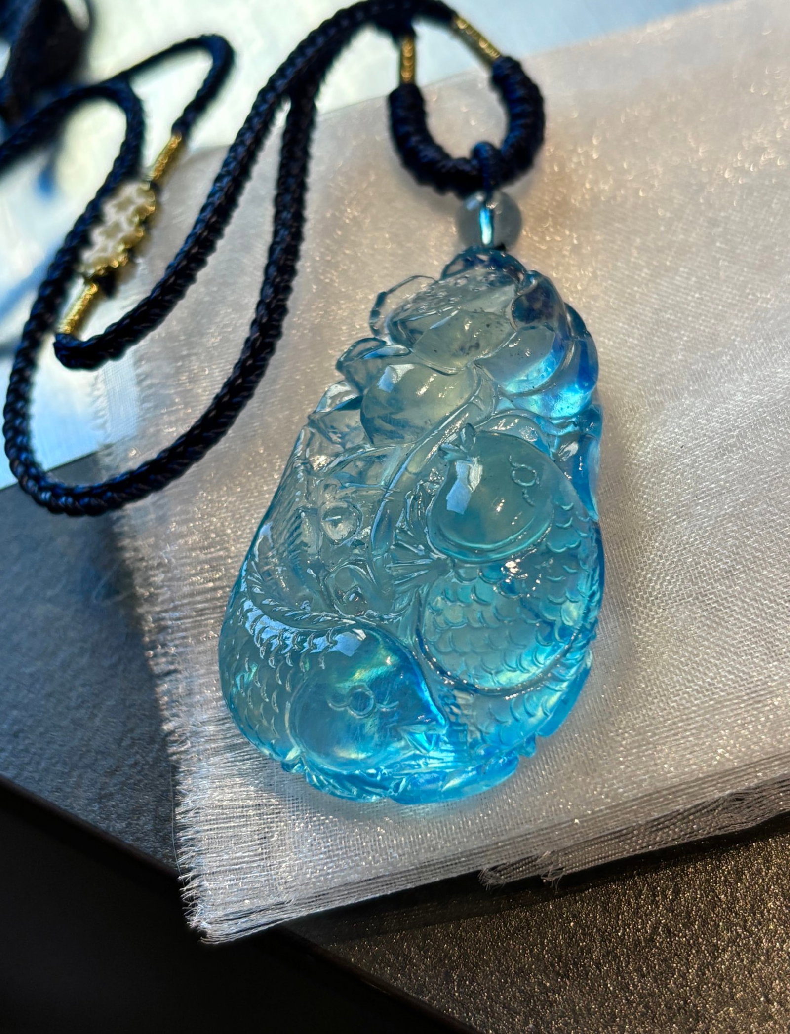 An Exquisite Aquamarine Fish Pattern Pendant: An Exquisite Aquamarine Fish Pattern Pendant,Size:1.8inx1.1inx0.5in,Weight:24g 海蓝宝鱼纹挂件