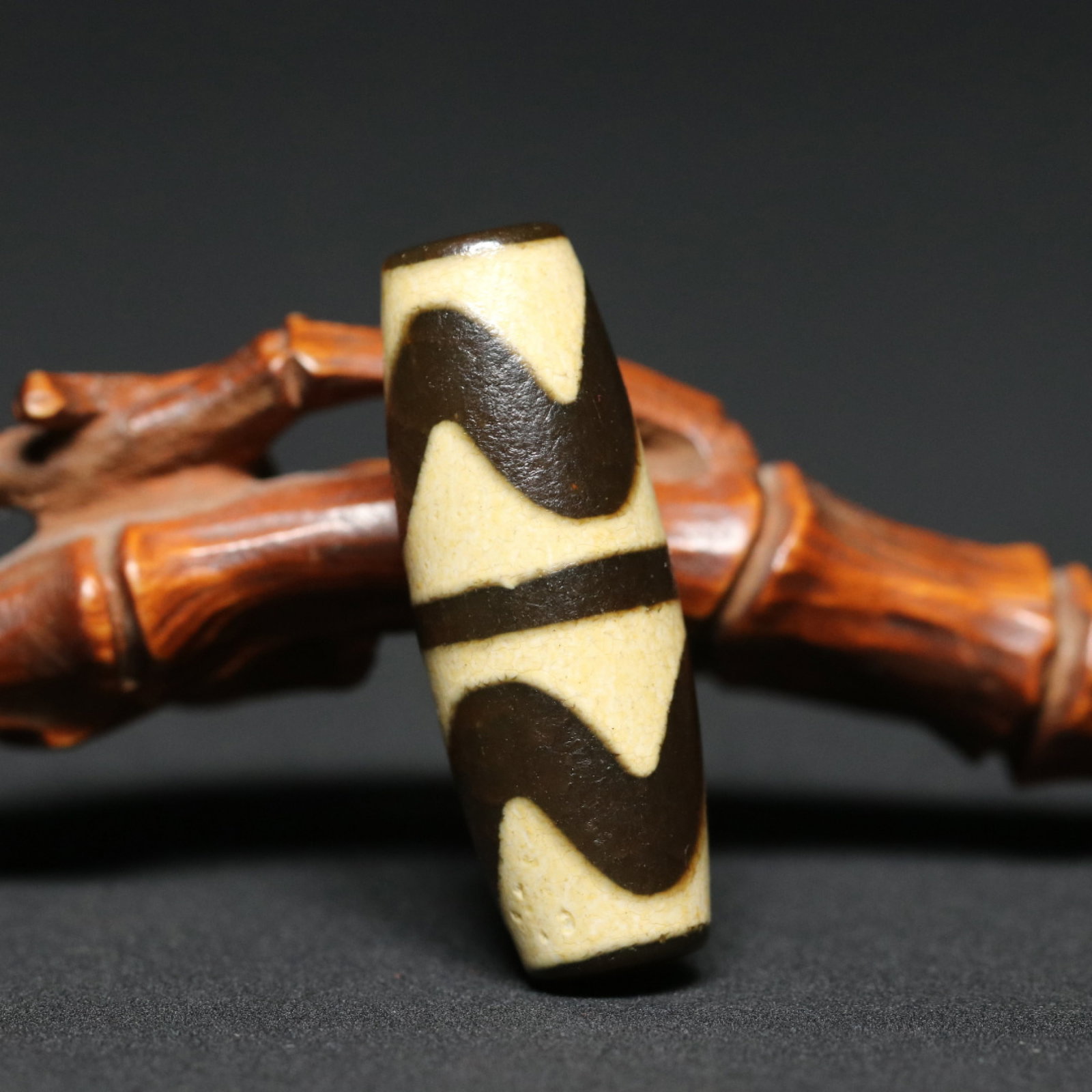 An Exquisite Dzi Bead Pendant - 2