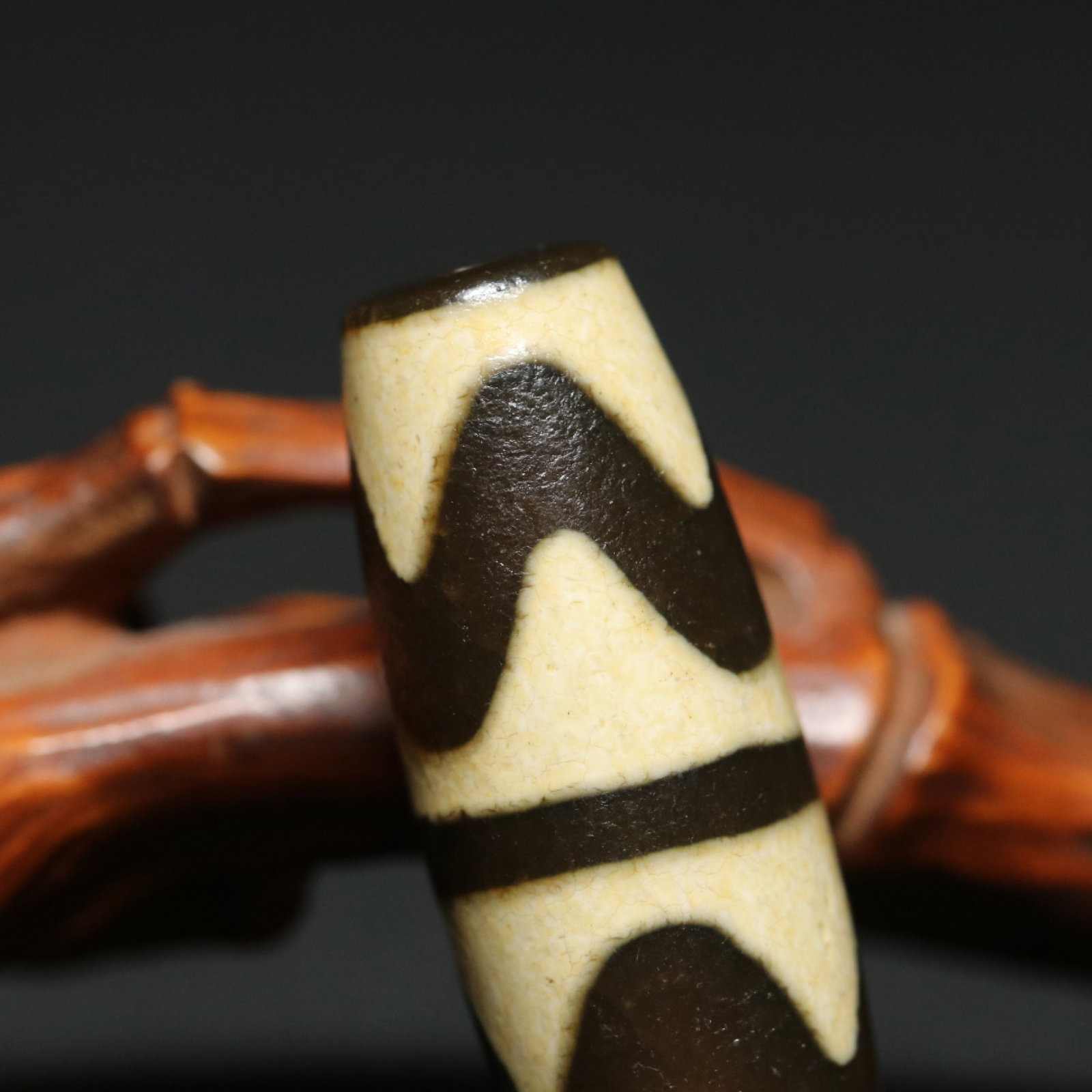 An Exquisite Dzi Bead Pendant - 6