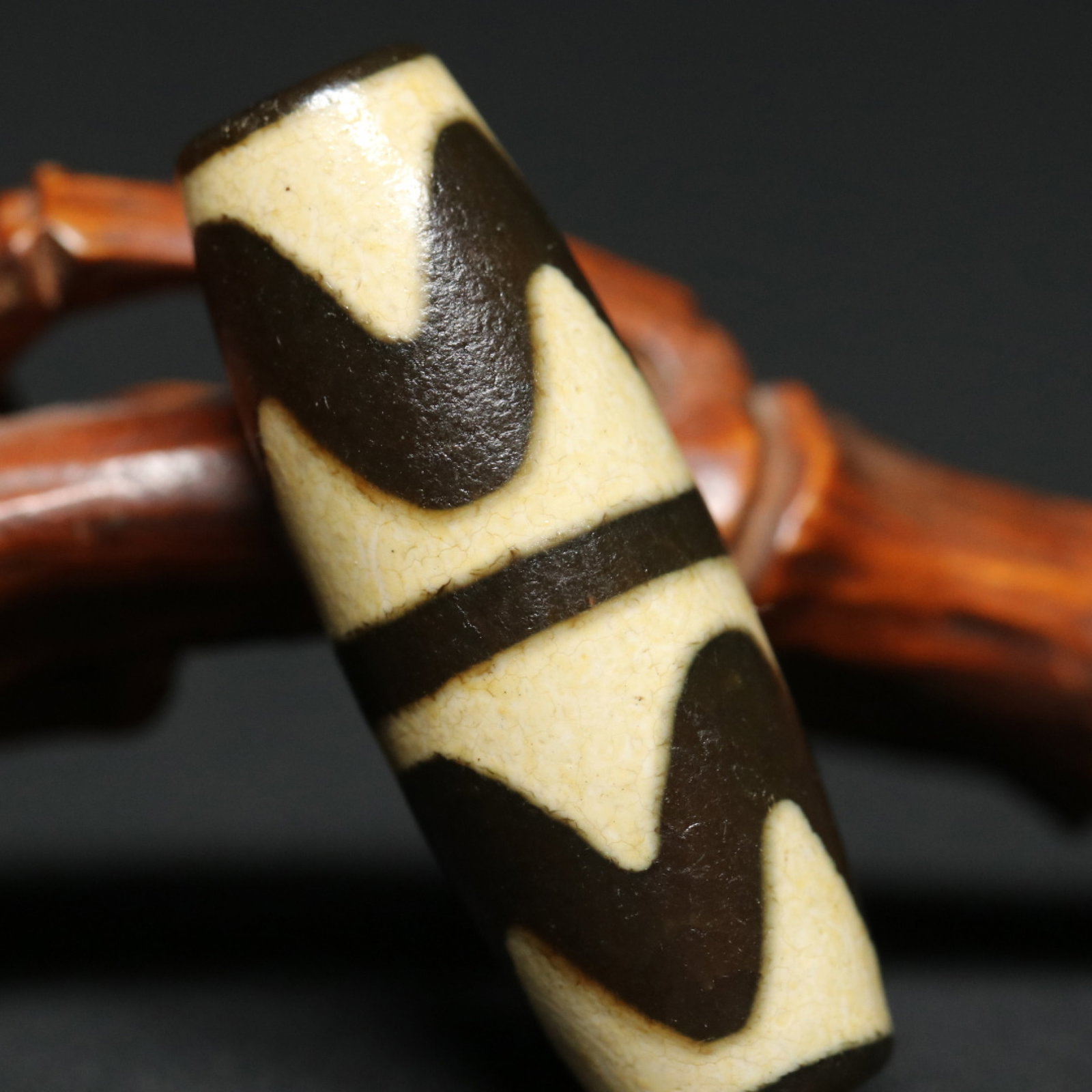 An Exquisite Dzi Bead Pendant - 8