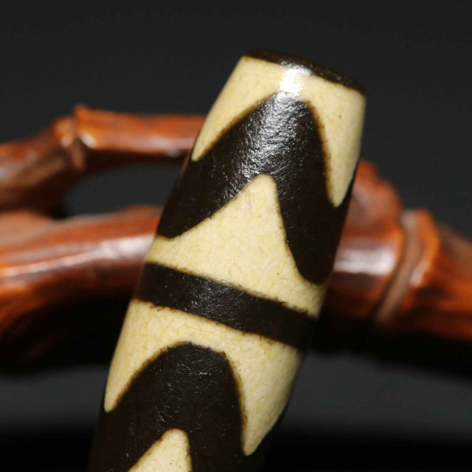 An Exquisite Dzi Bead Pendant - 9
