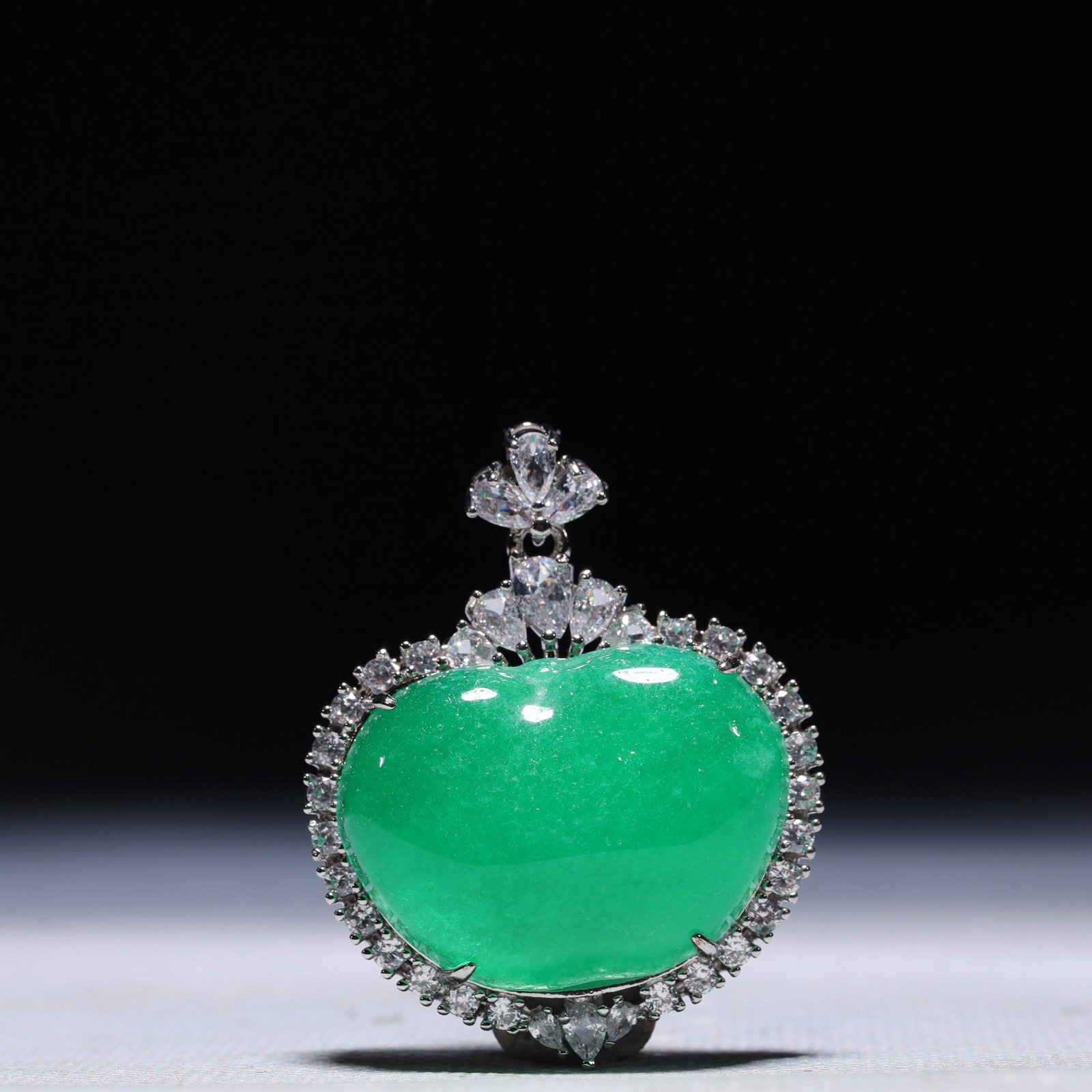 An Exquisite Pendant,Inlaid Gems: An Exquisite Pendant,Inlaid Gems,Size:1.4inx0.4inx1.6in,Weight:19.9g 一个精美的吊坠,镶宝石