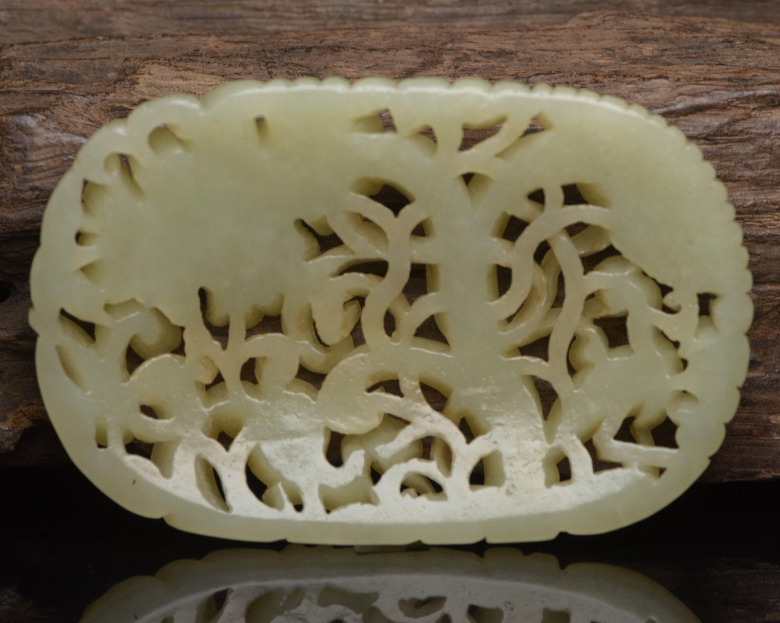An Exquisite White Jade Crane Pattern Pendant - 2