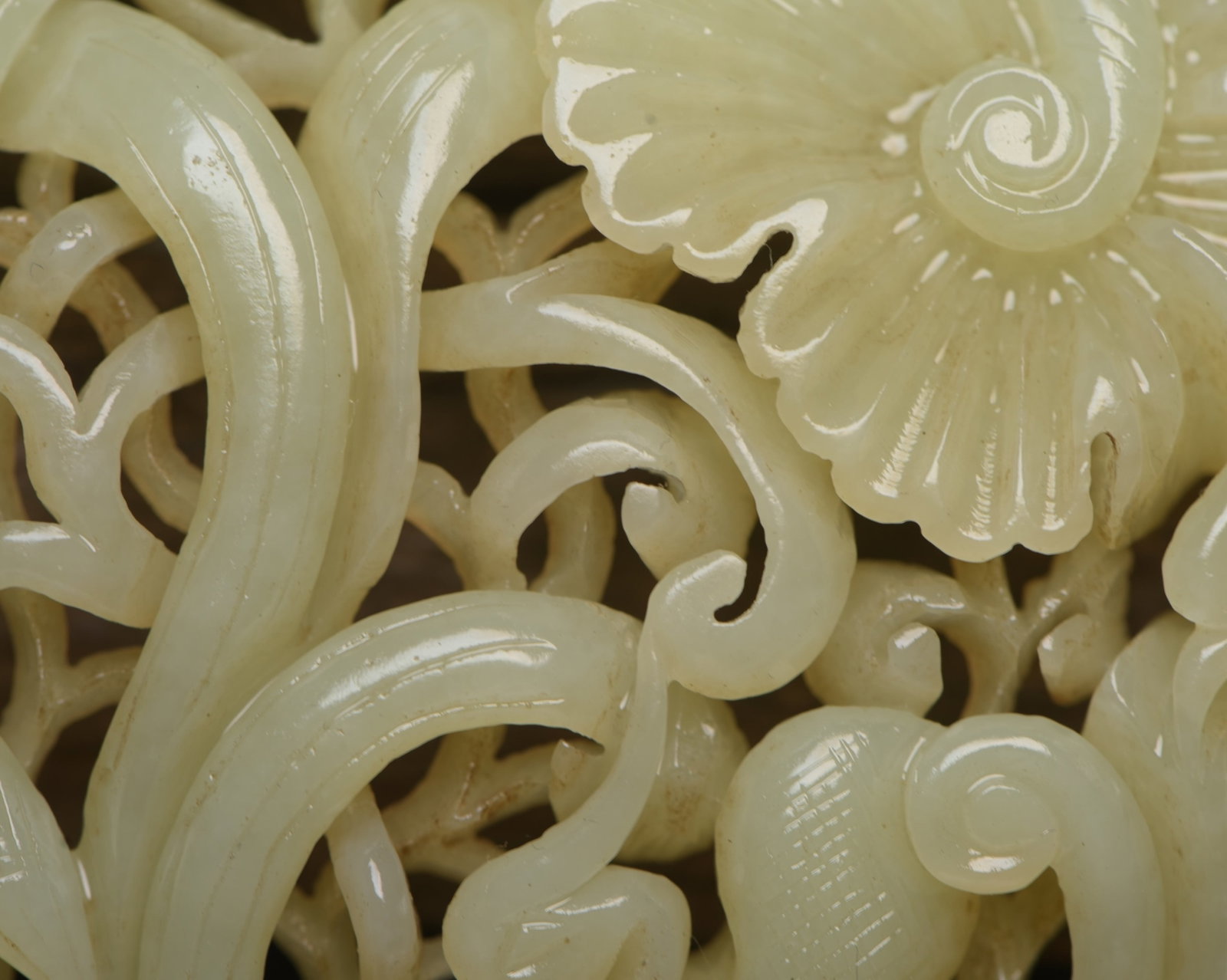 An Exquisite White Jade Crane Pattern Pendant - 6