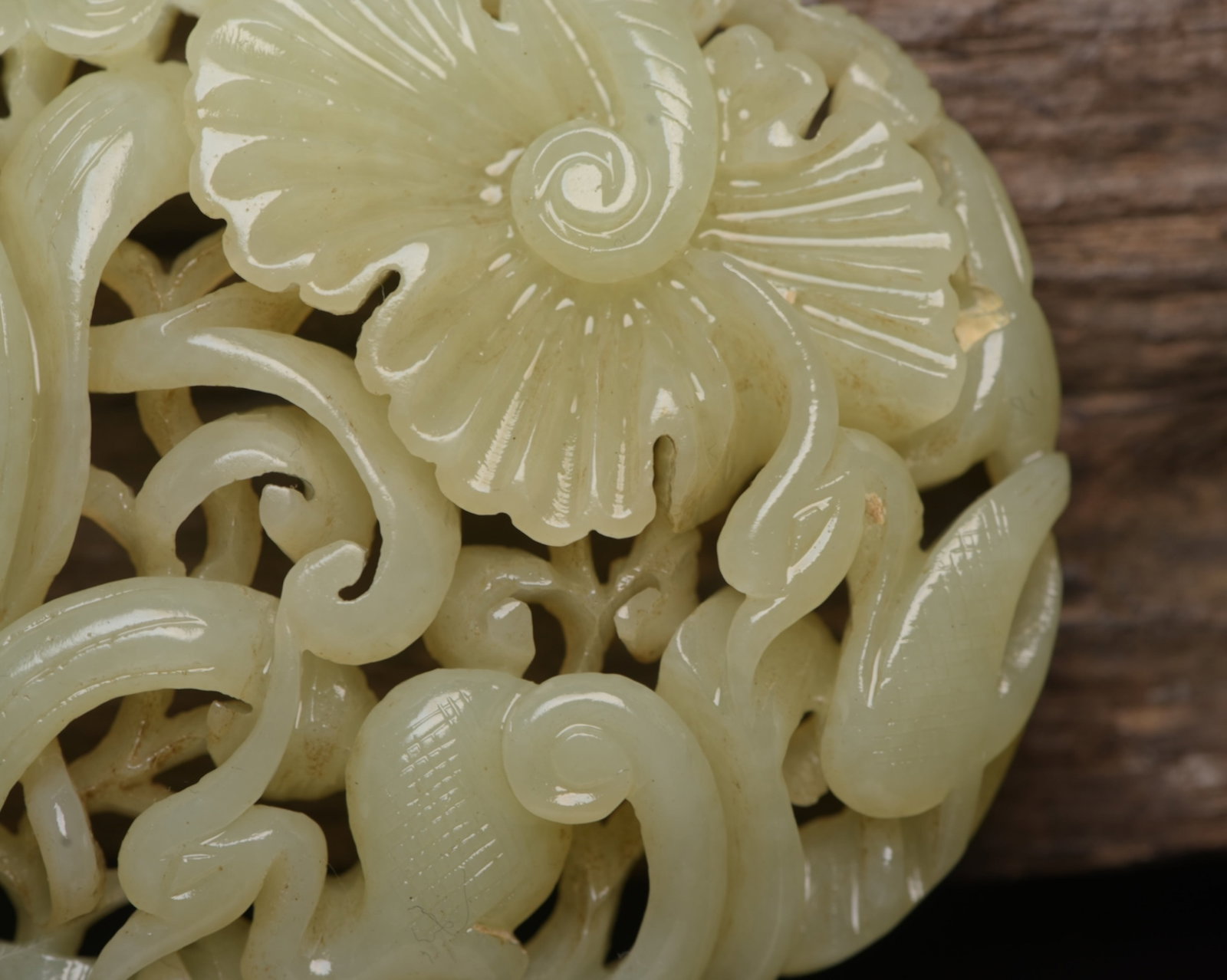 An Exquisite White Jade Crane Pattern Pendant - 7