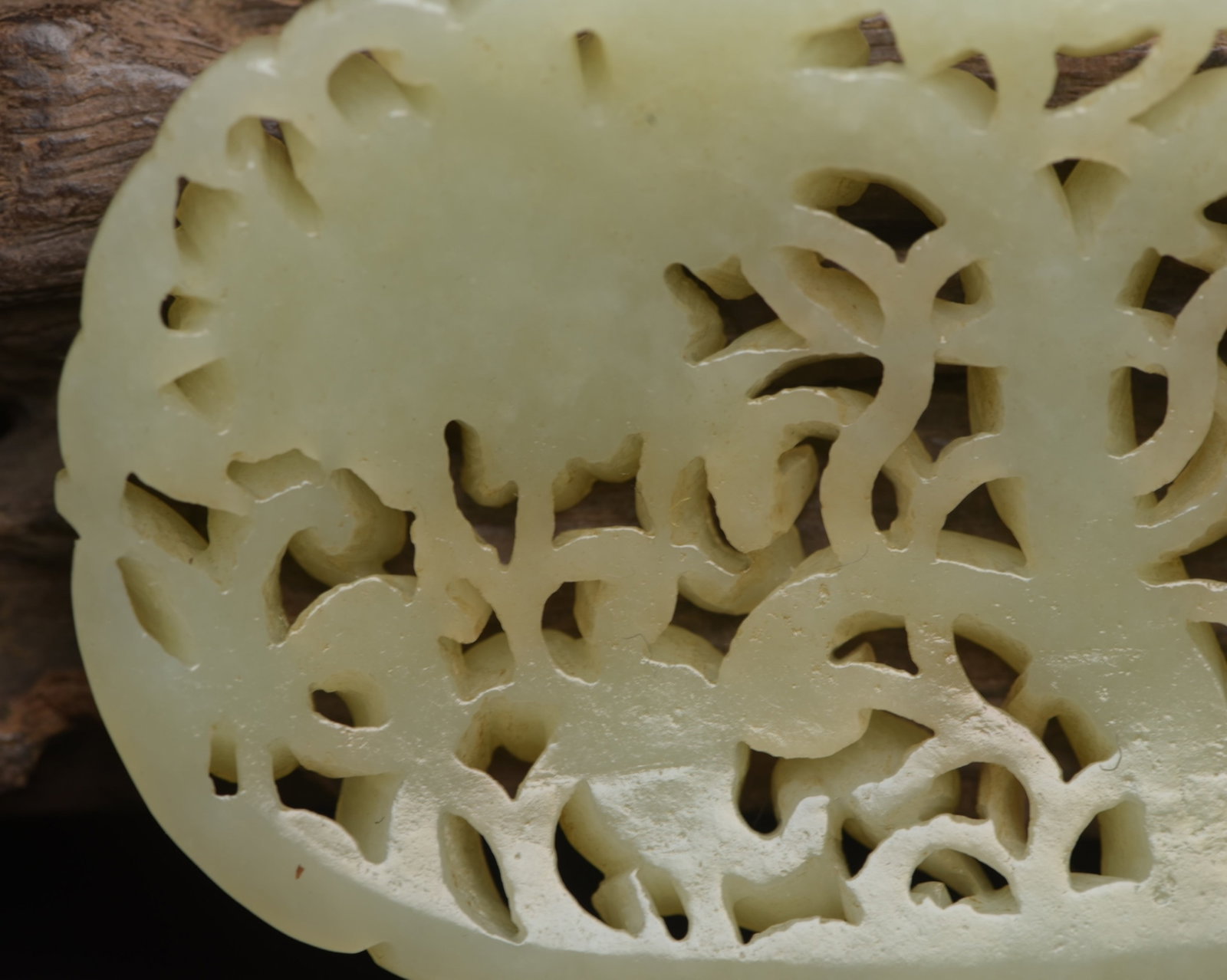 An Exquisite White Jade Crane Pattern Pendant - 8