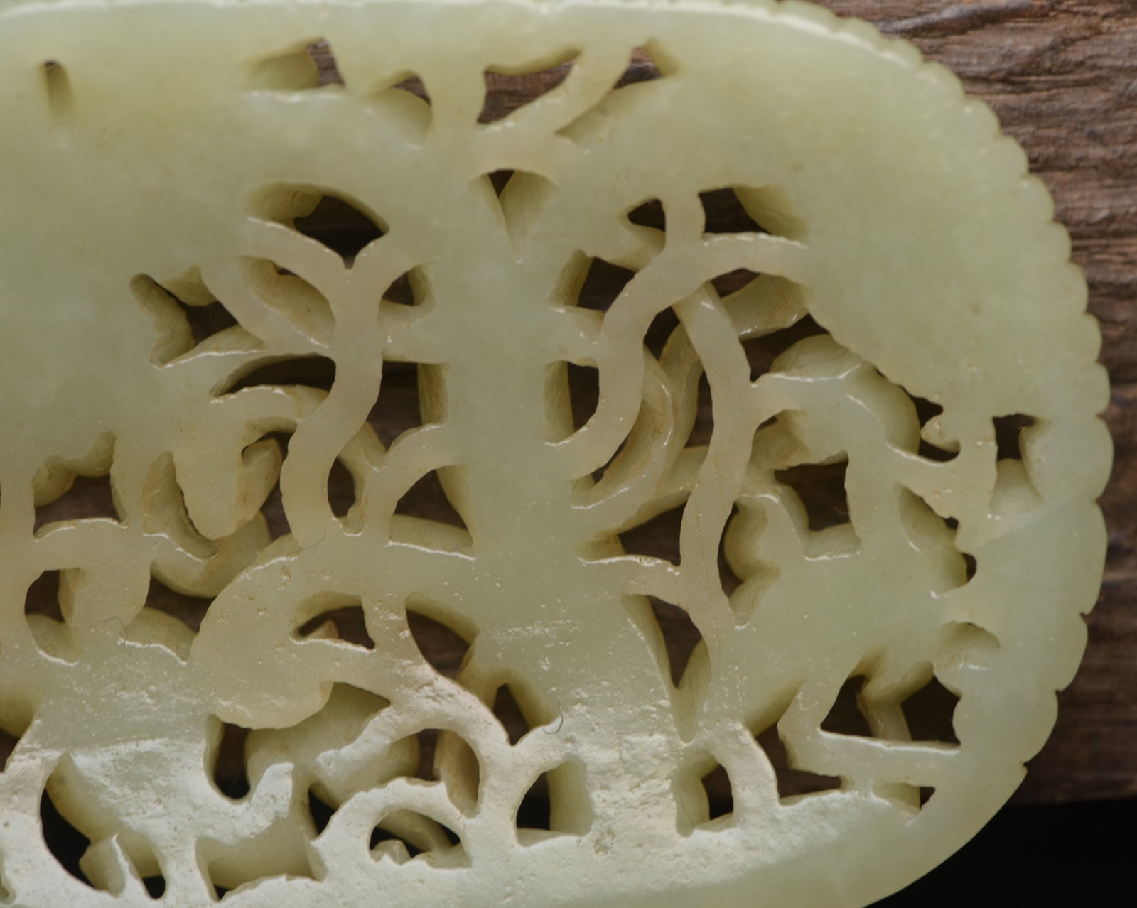 An Exquisite White Jade Crane Pattern Pendant - 9
