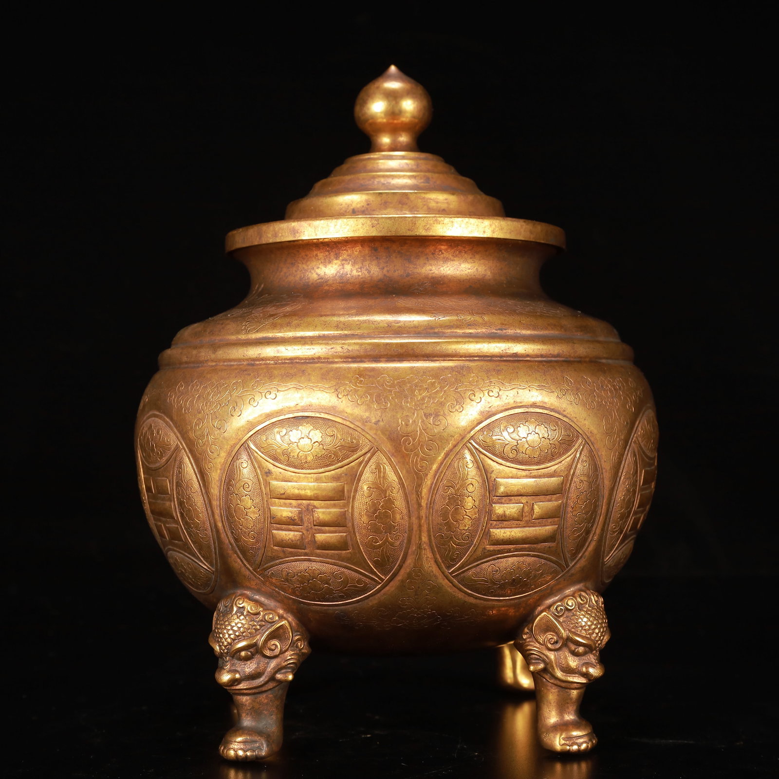 An Exquisite Gilt Bronze Flower Pattern Beast-Legs Jar with Cover: An Exquisite Gilt Bronze Flower Pattern Beast-Legs Jar with Cover,Qing Dynasty, China,Size:7.5inx8.7in,Weight:1200g