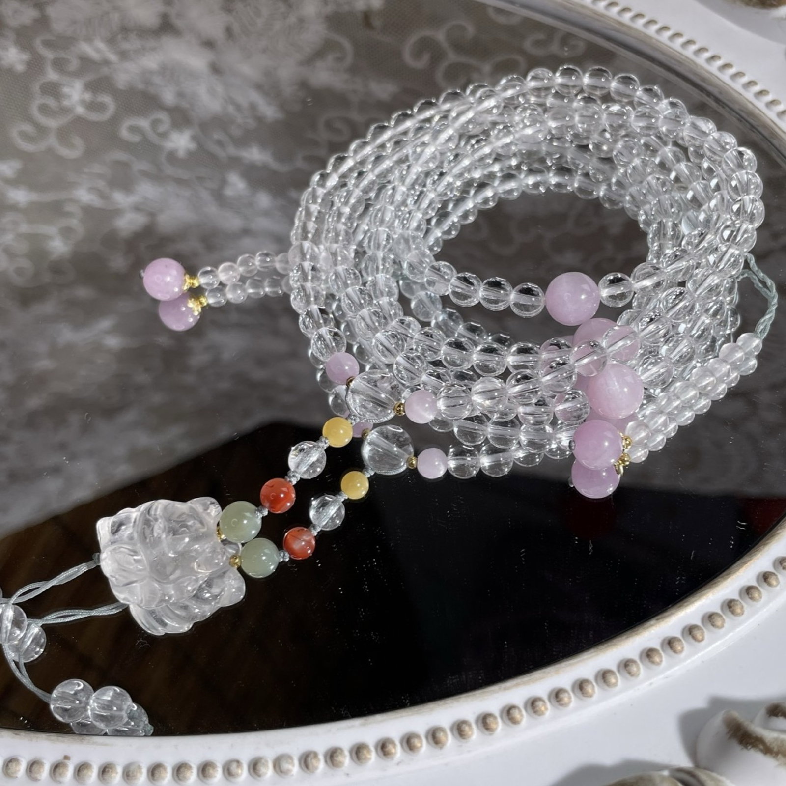 An Exquisite Crystal With Agate Bracelet: An Exquisite Crystal With Agate Bracelet,Size:0.2in 水晶配玛瑙手串