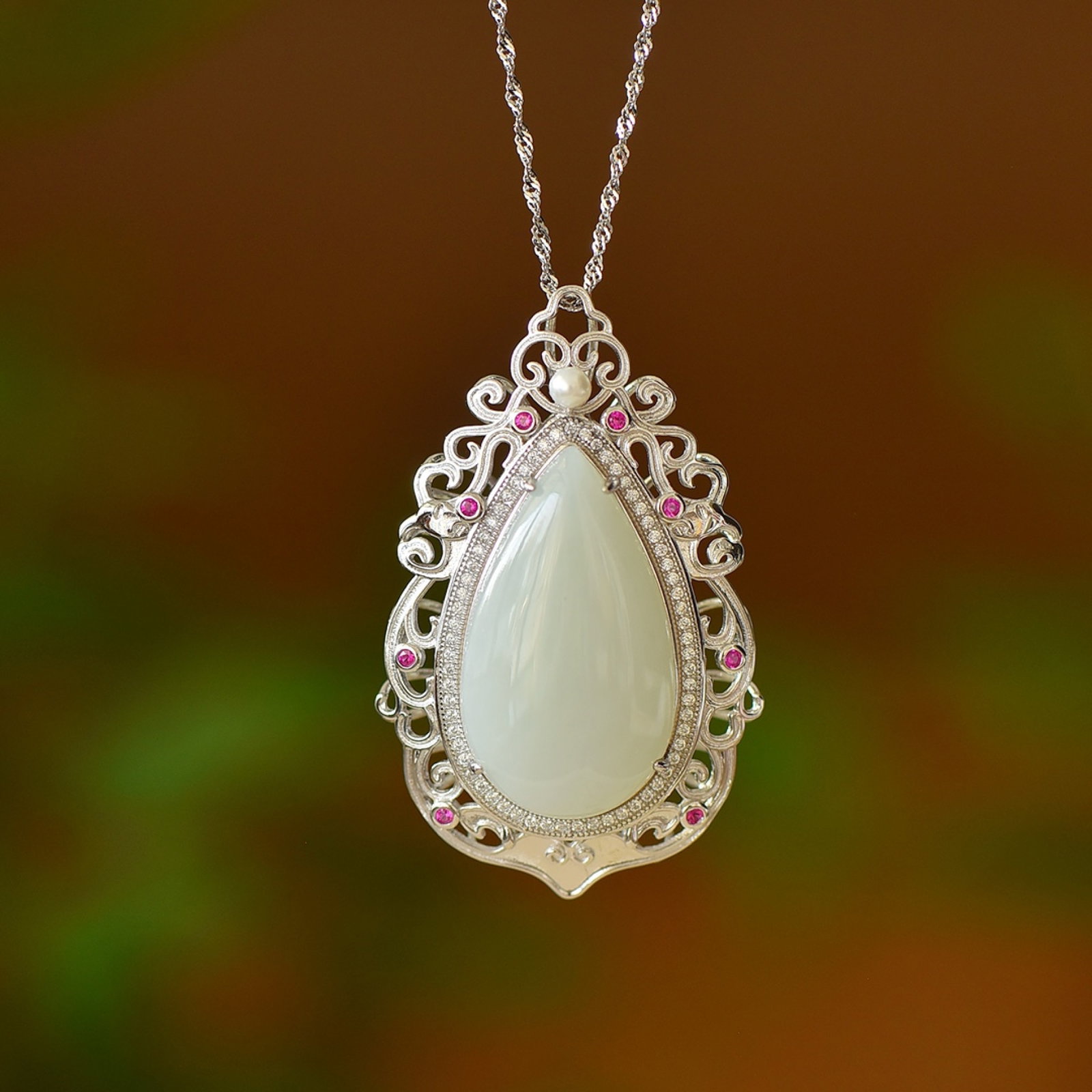 An Exquisite Sterling Silver-Gold Plated Inlaid White Jade Pendant, Inlaid Pearl: An Exquisite Sterling Silver-Gold Plated Inlaid White Jade Pendant, Inlaid Pearl,Size:0.7inx1.2in 纯银镀金镶白玉吊坠，嵌珍஖