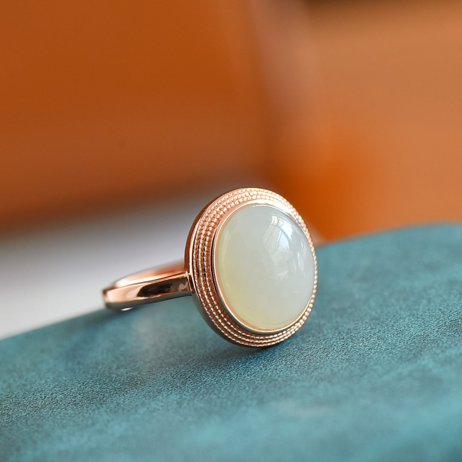 An Exquisite Sterling Silver-Gold Plated Inlaid White Jade Ring: An Exquisite Sterling Silver-Gold Plated Inlaid White Jade Ring , Size :0.4inx0.5in 纯银镀金镶白玉戒指,尺寸:0.4inx0.5in