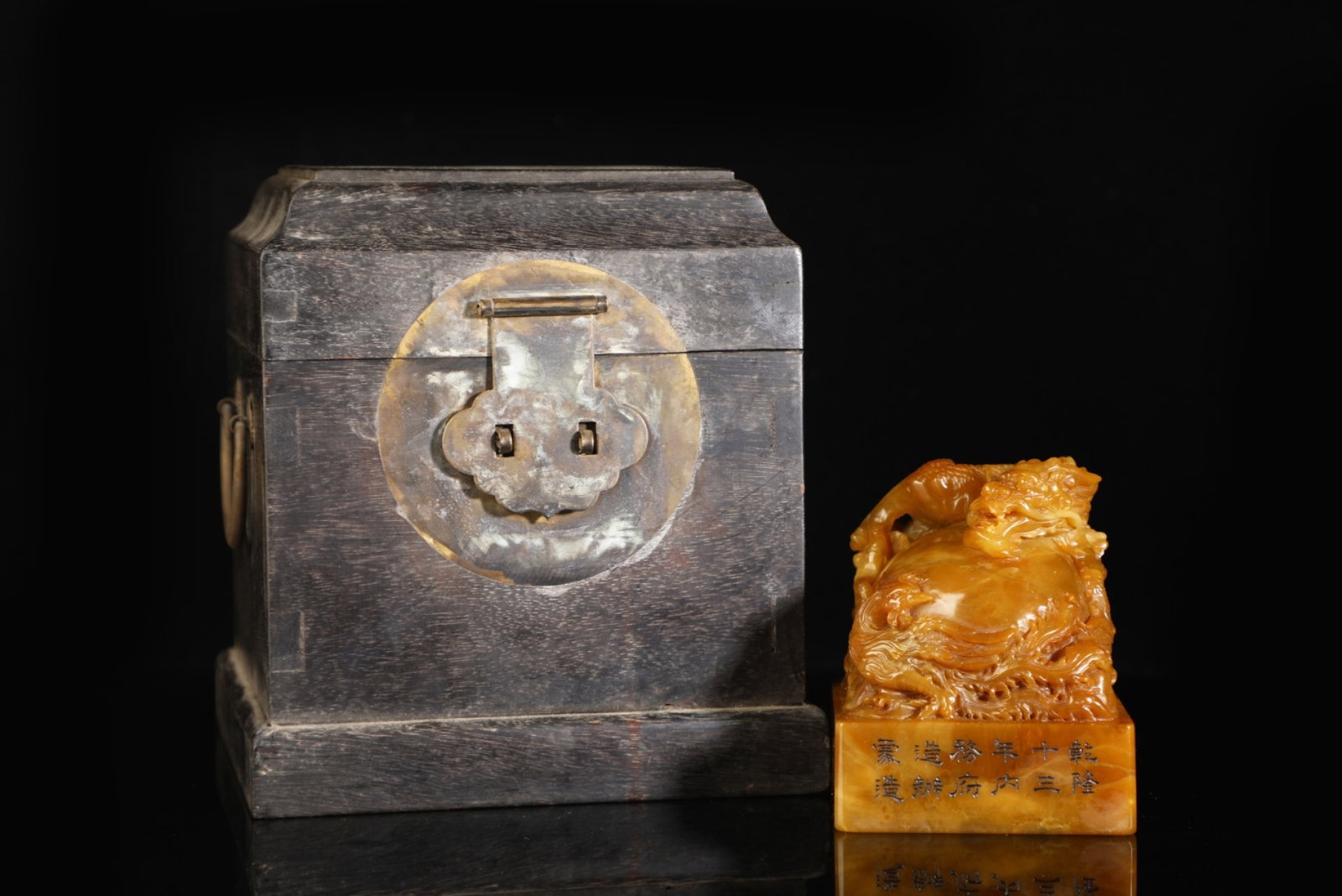 An Exquisite Tianhuang Stone Dragon Pattern Seal: An Exquisite Tianhuang Stone Dragon Pattern Seal,Qing Dynasty,China,with Mark,Size:3.7inx3.1in,Weight:975g 田黄石龙纹印章,中国清代,