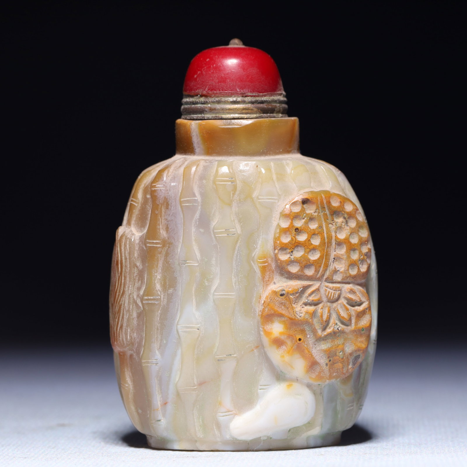 An Exquisite Glass Bamboo Pattern Snuff Bottle: An Exquisite Glass Bamboo Pattern Snuff Bottle,Qing Dynasty,China,Size:2.2inx1.2inx3.3in,Weight:205.6g 琉璃竹纹鼻烟壶,中国清代