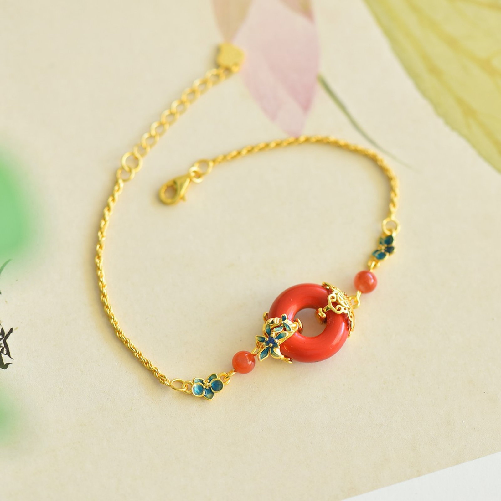 An Exquisite Sterling Silver-Gold Plated Inlaid Cinnabar Bracelets: An Exquisite Sterling Silver-Gold Plated Inlaid Cinnabar Bracelets,Size:0.6inx0.6in 寓意:幸福环环相扣,蕙质兰心 纯银&