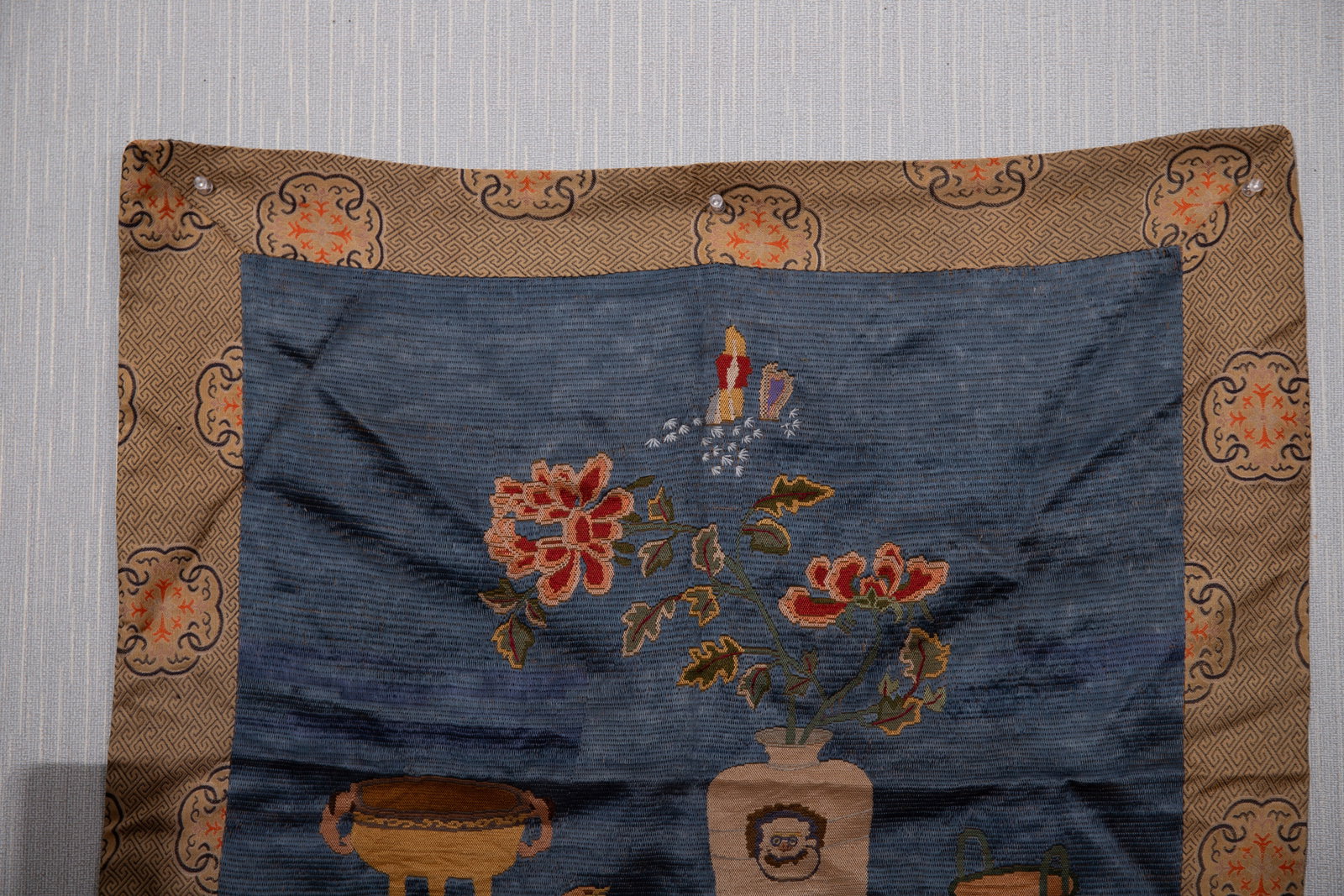 An Exquisite Brocade Embroidery Flower Pattern - 2