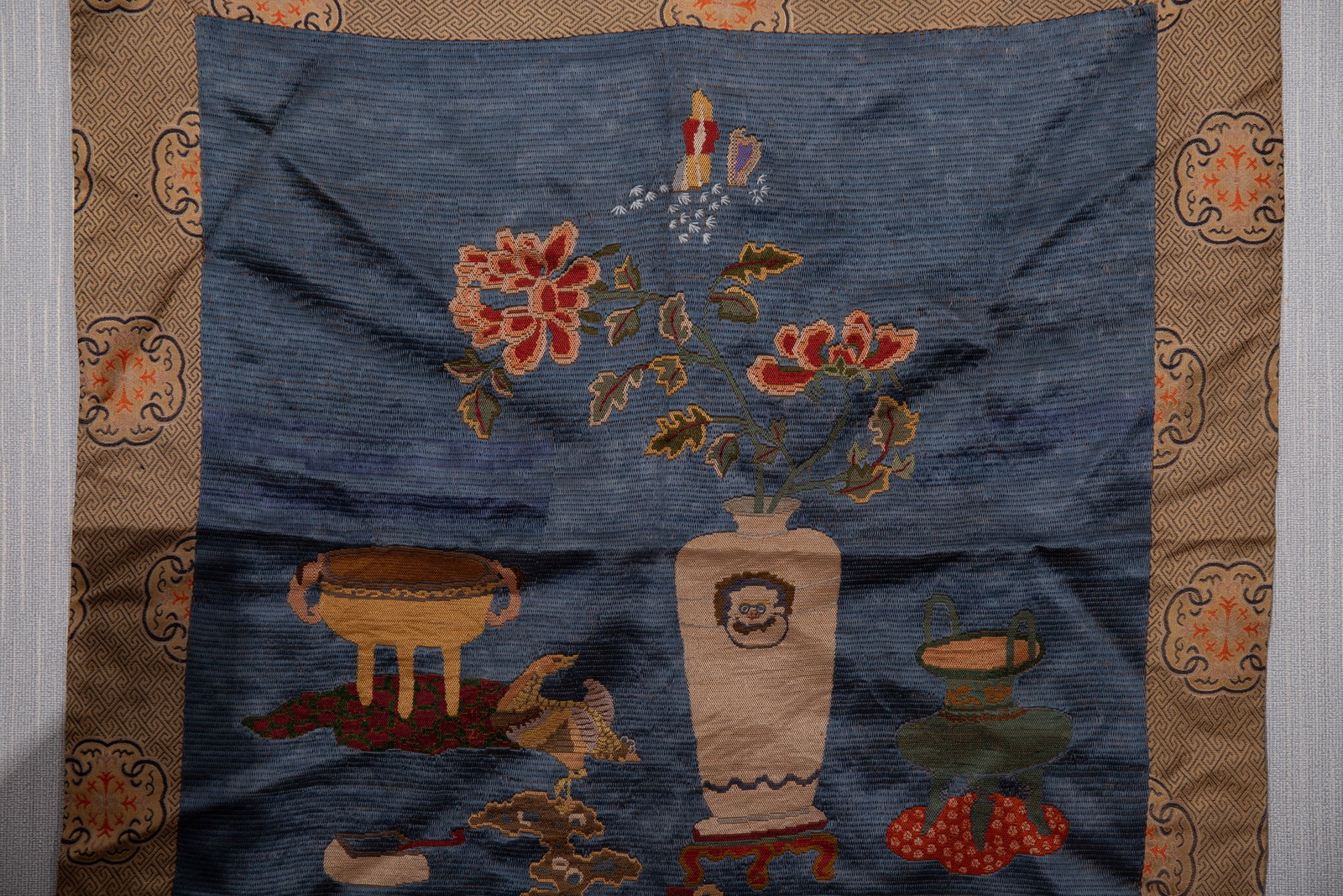 An Exquisite Brocade Embroidery Flower Pattern - 3