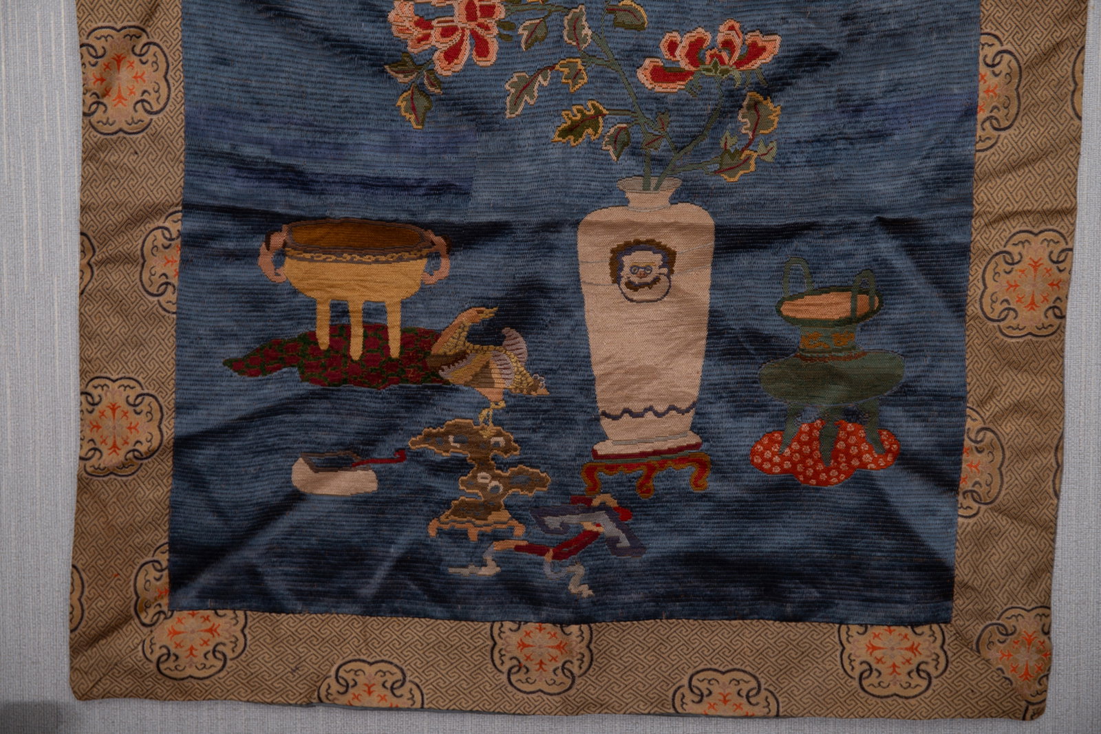 An Exquisite Brocade Embroidery Flower Pattern - 4
