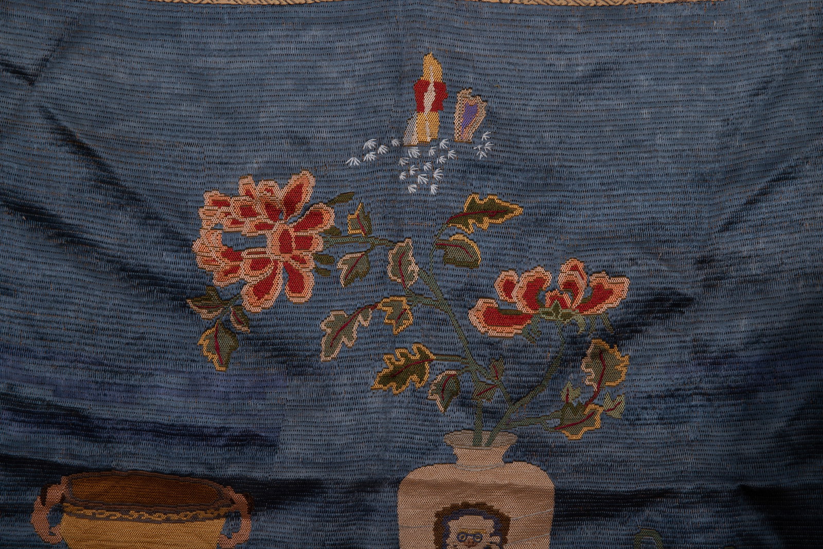 An Exquisite Brocade Embroidery Flower Pattern - 5