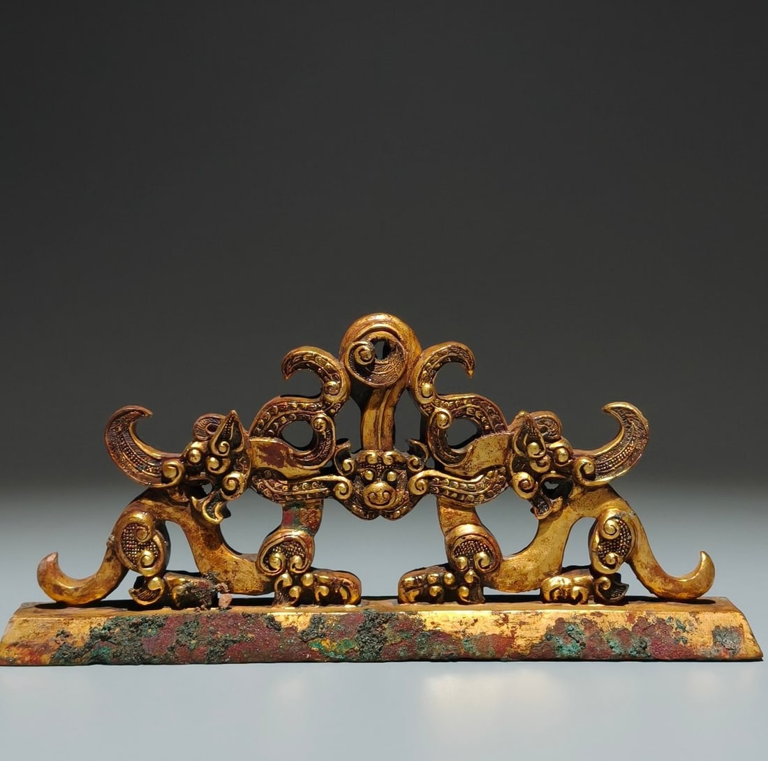 An Exquisite Gilt Bronze Chi-Dragon Pattern Brush Holder: An Exquisite Gilt Bronze Chi-Dragon Pattern Brush Holder,the Warring States period in China,Size:3.7inx8.3inx1.2in