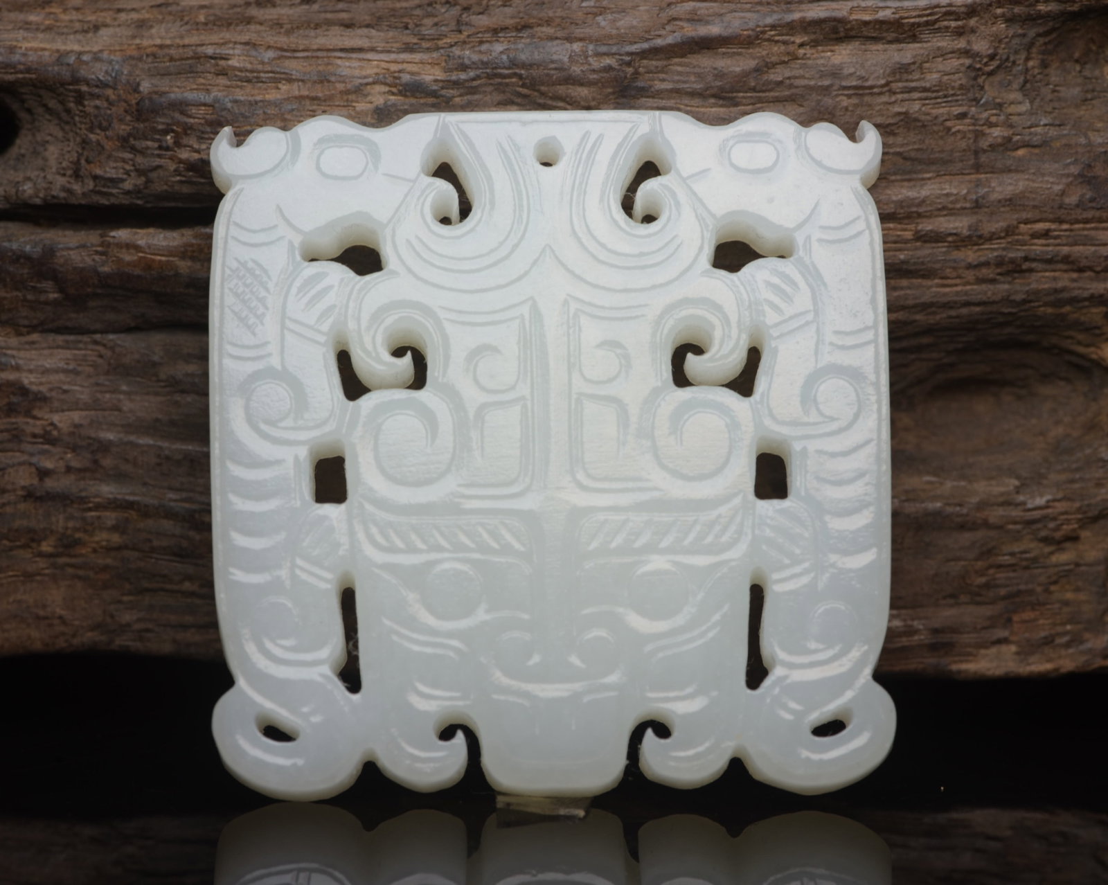 An Exquisite White Jade Dragon Pattern Pendant - 2