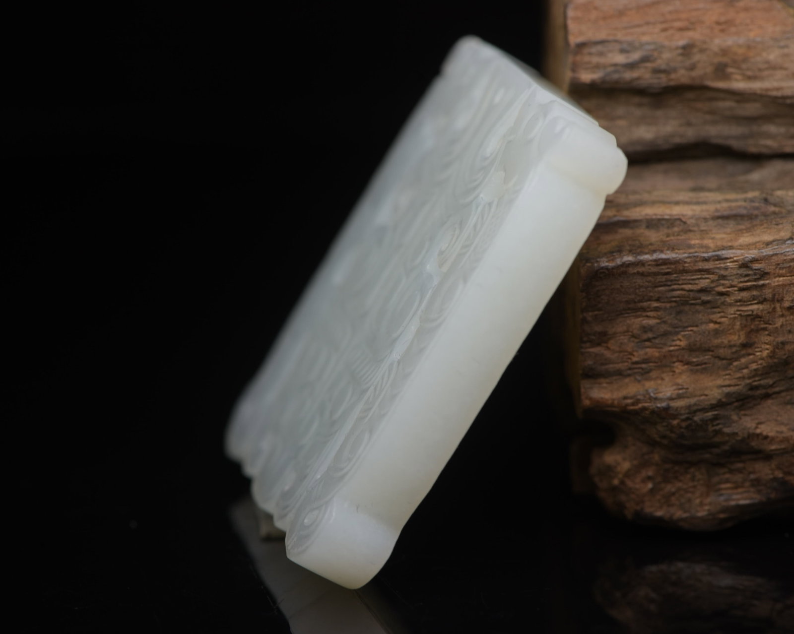 An Exquisite White Jade Dragon Pattern Pendant - 3